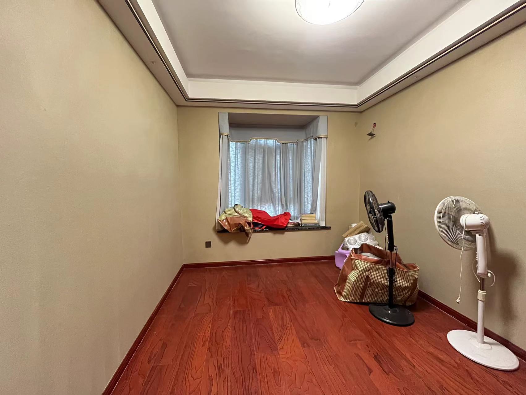 湖景名城 4室2厅2卫 185.0万 湖景名城 4室2厅2卫 185.0万客厅