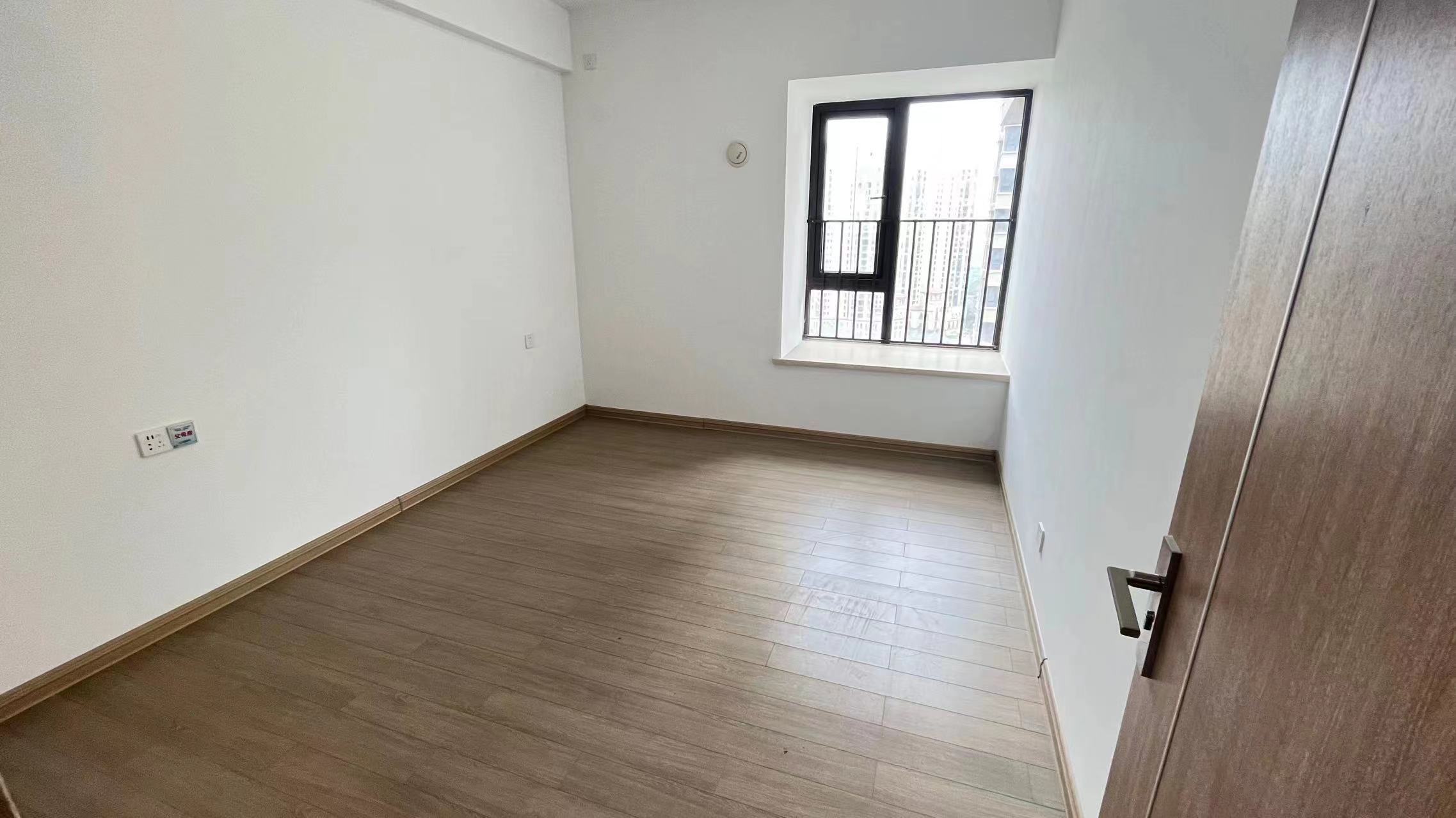 东部美的城 3室2厅2卫 78.8万 东部美的城 3室2厅2卫 78.8万客厅