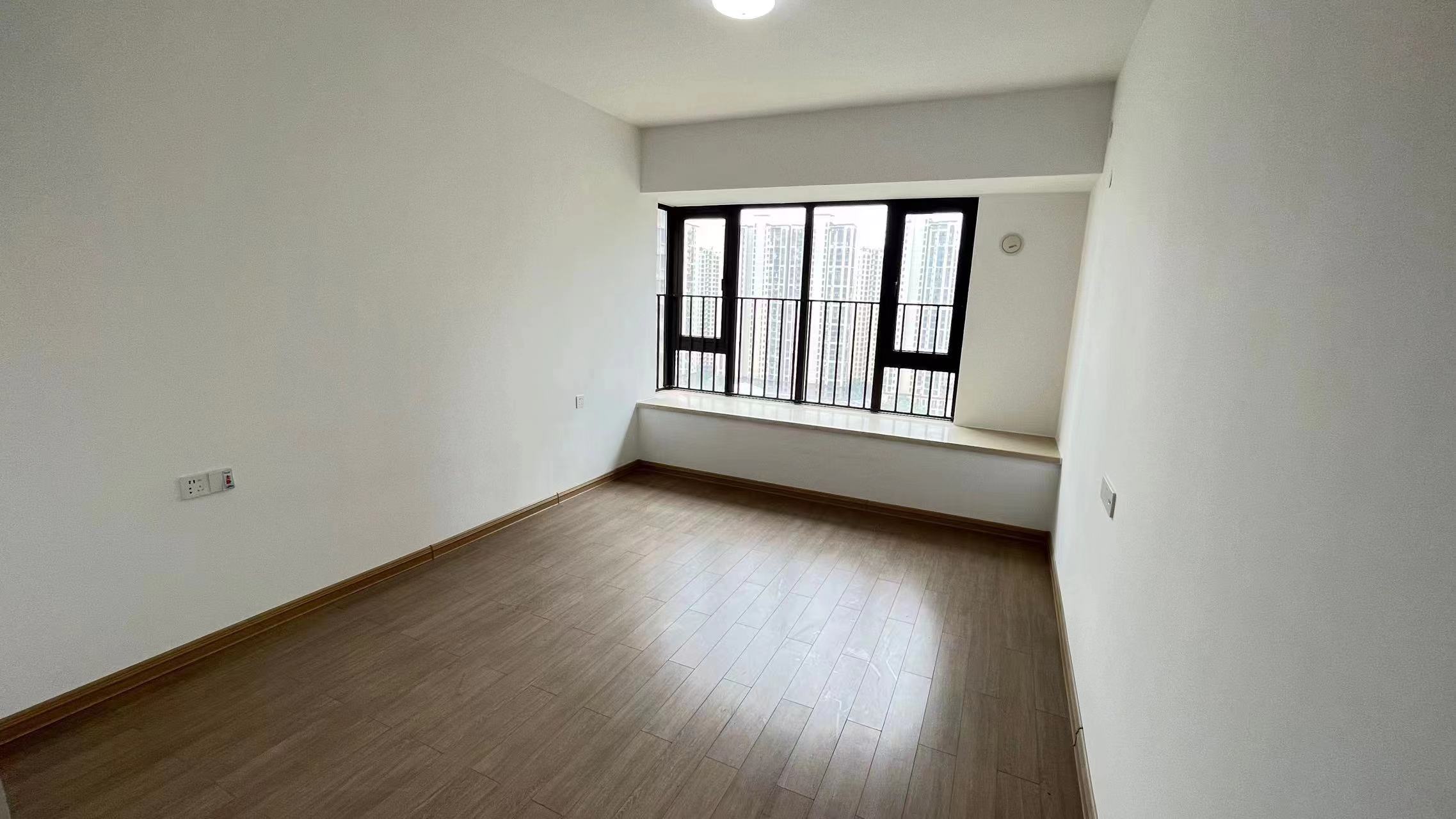 东部美的城 3室2厅2卫 78.8万 东部美的城 3室2厅2卫 78.8万客厅