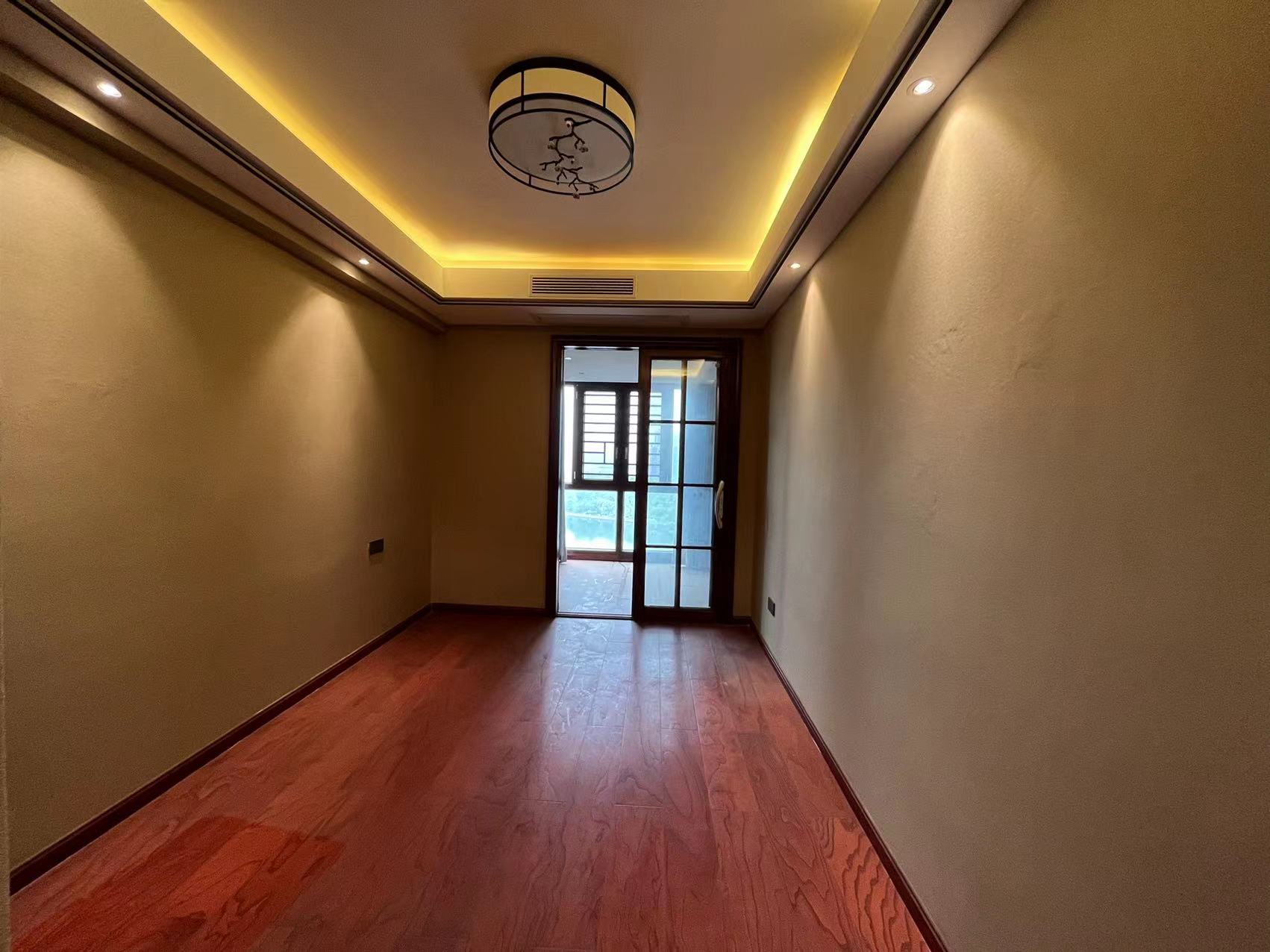 湖景名城 4室2厅2卫 185.0万 湖景名城 4室2厅2卫 185.0万客厅