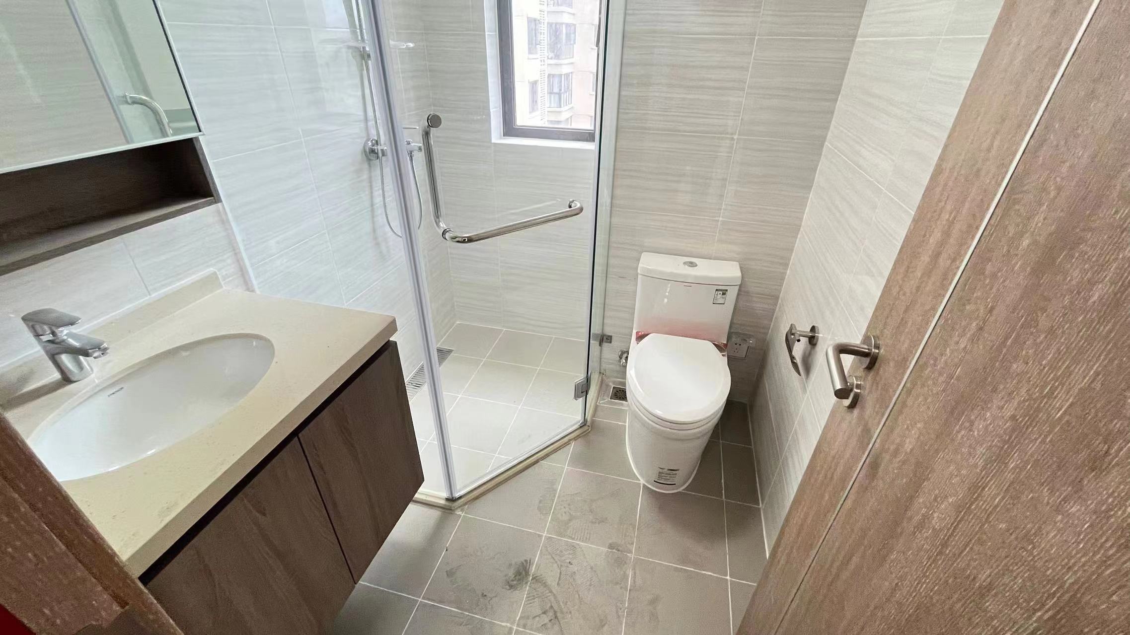 东部美的城 3室2厅2卫 78.8万 东部美的城 3室2厅2卫 78.8万客厅