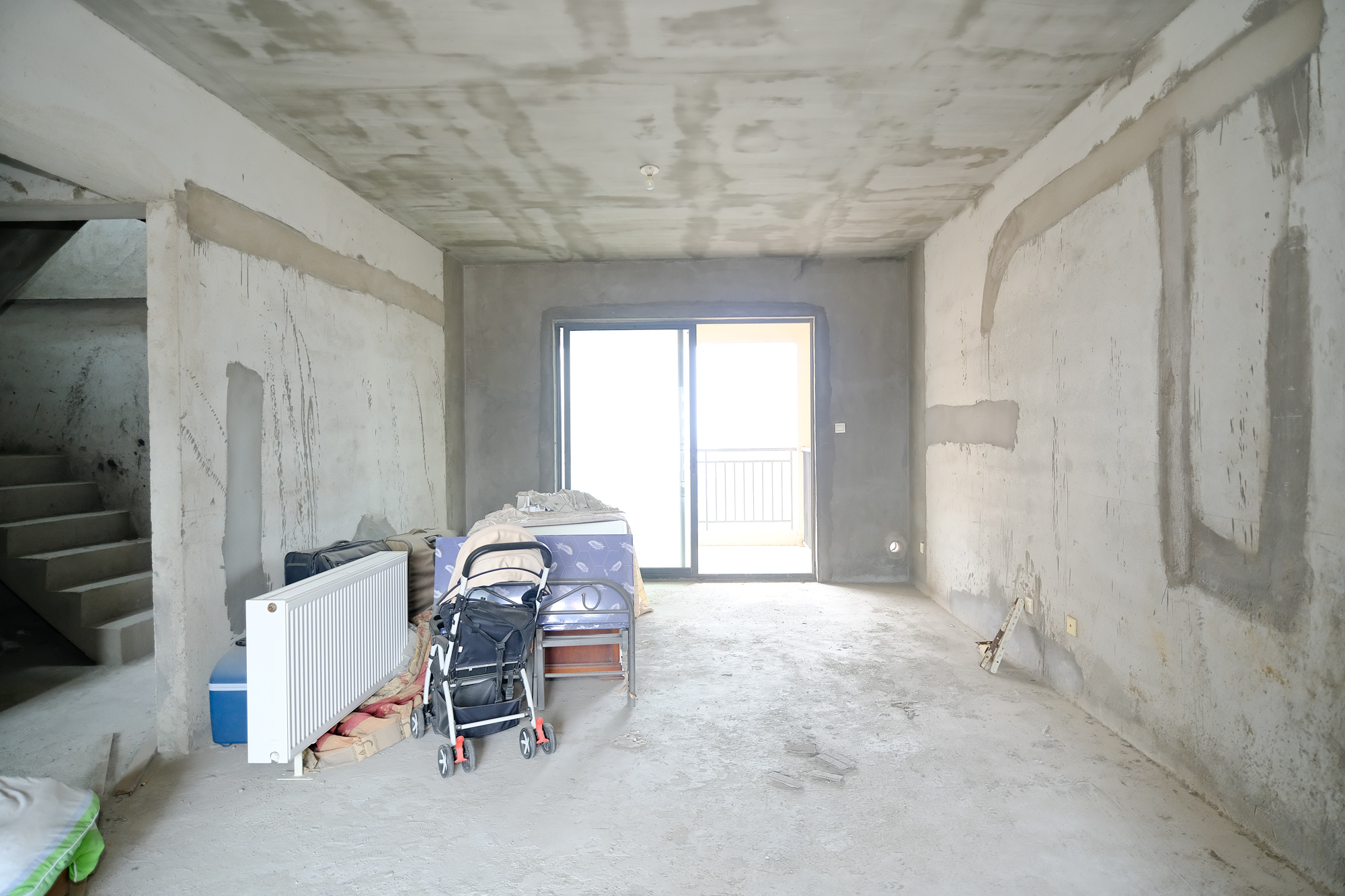三一街区  4室2厅2卫   120.00万