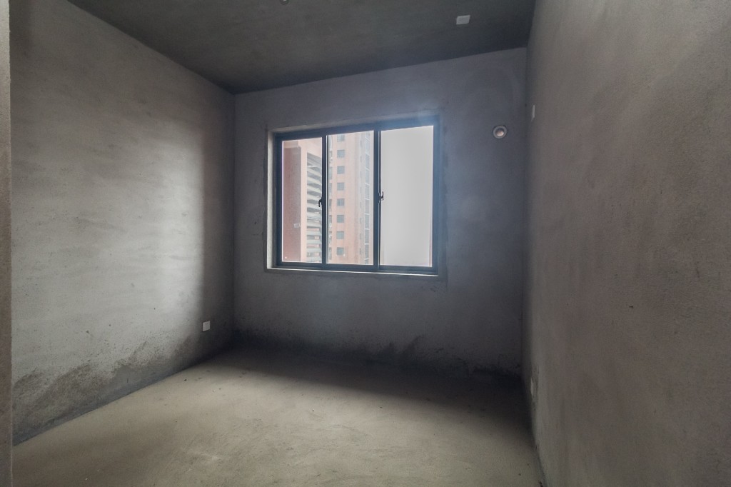 辉宏橄榄城  4室2厅2卫    96.8万其他