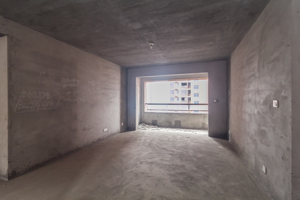 辉宏橄榄城  4室2厅2卫    96.8万其他