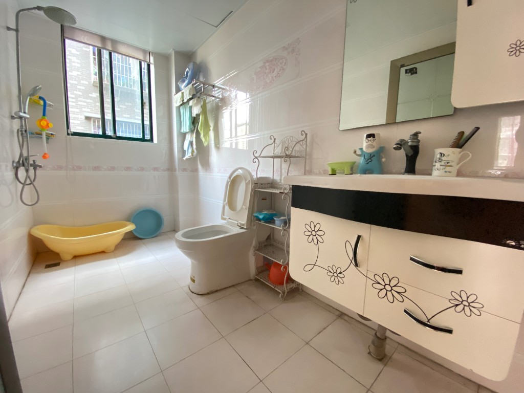 顺鑫佳园 3室2厅2卫 69.8万 顺鑫佳园 3室2厅2卫 69.8万客厅