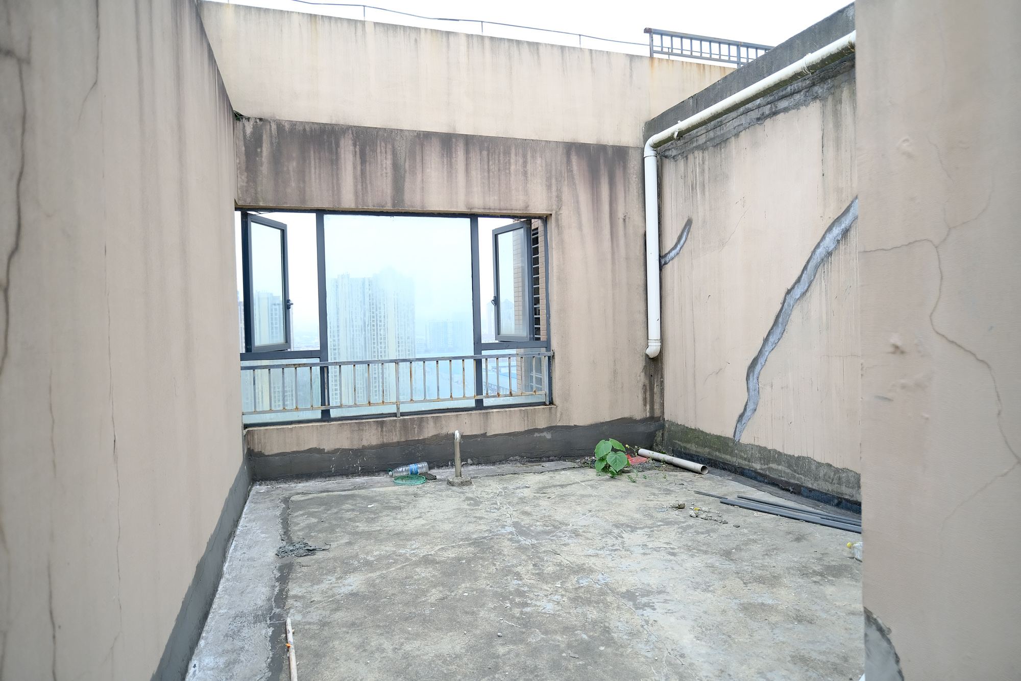 三一街区  4室2厅2卫   120.00万其他
