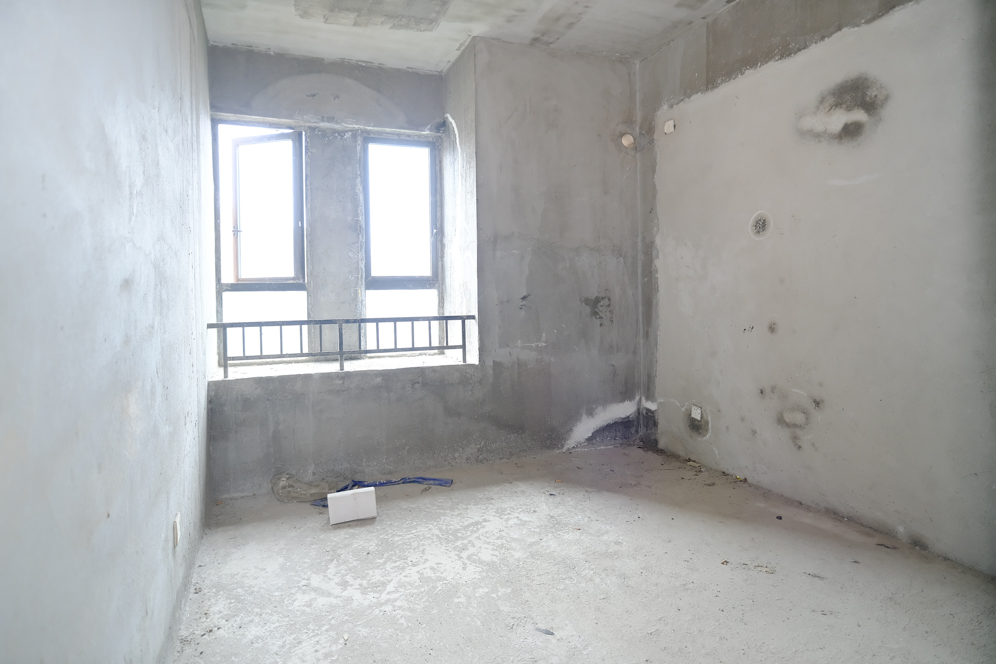 三一街区  4室2厅2卫   120.00万其他