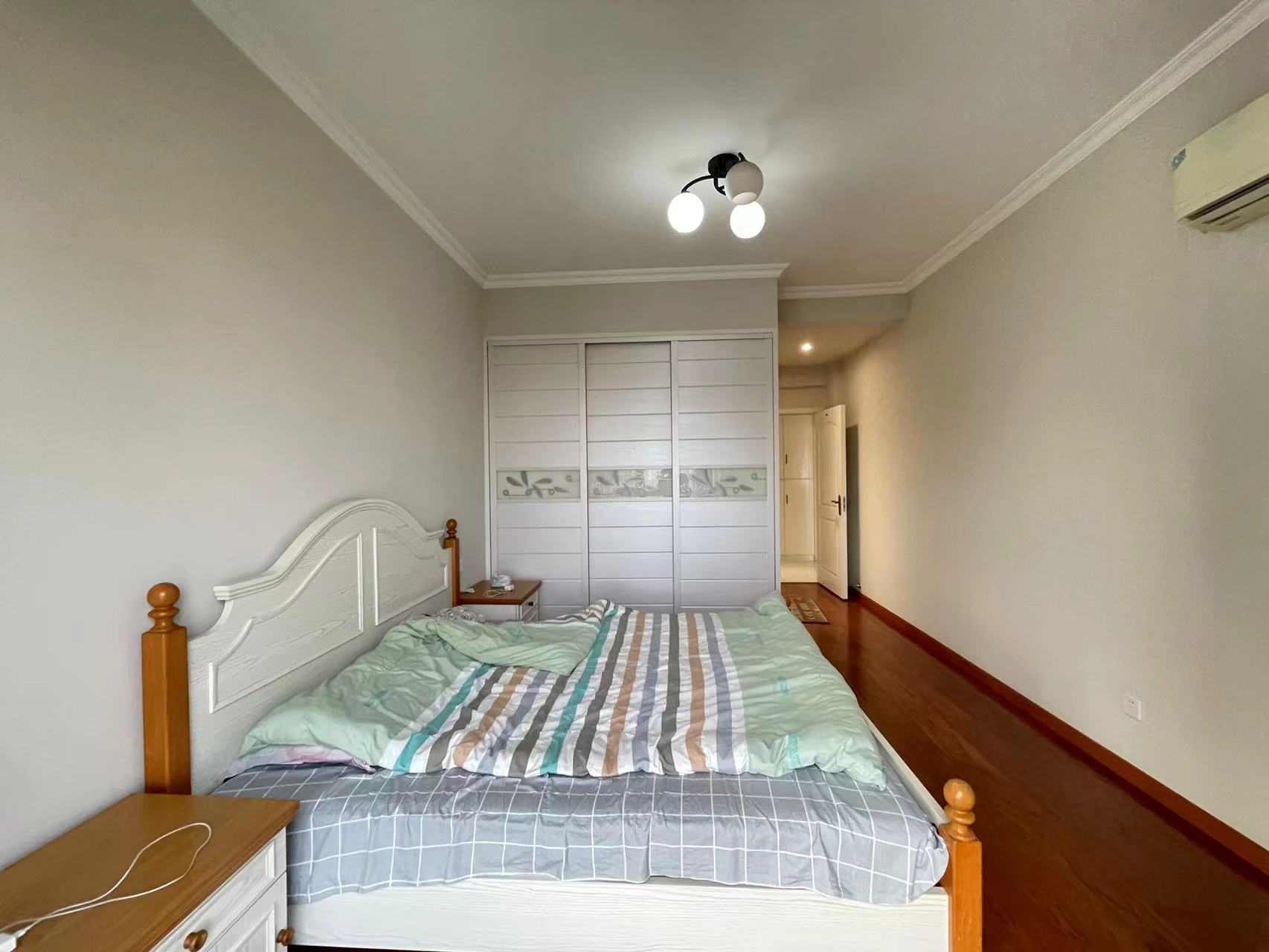 凯旋名门人民中路1006号 3室2厅2卫 84.0万 凯旋名门人民中路1006号 3室2厅2卫 84.0万客厅