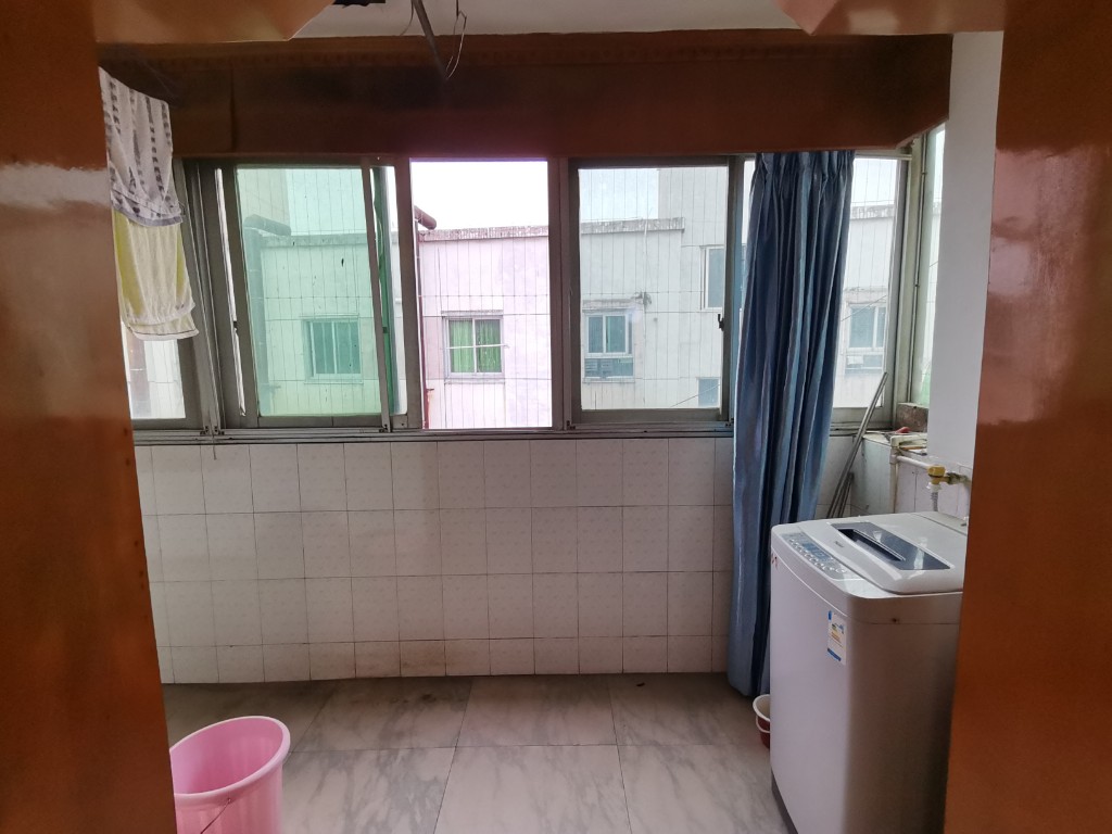 保利建南花园(保利小区) 4室2厅2卫 21.8万 保利建南花园(保利小区) 4室2厅2卫 21.8万客厅