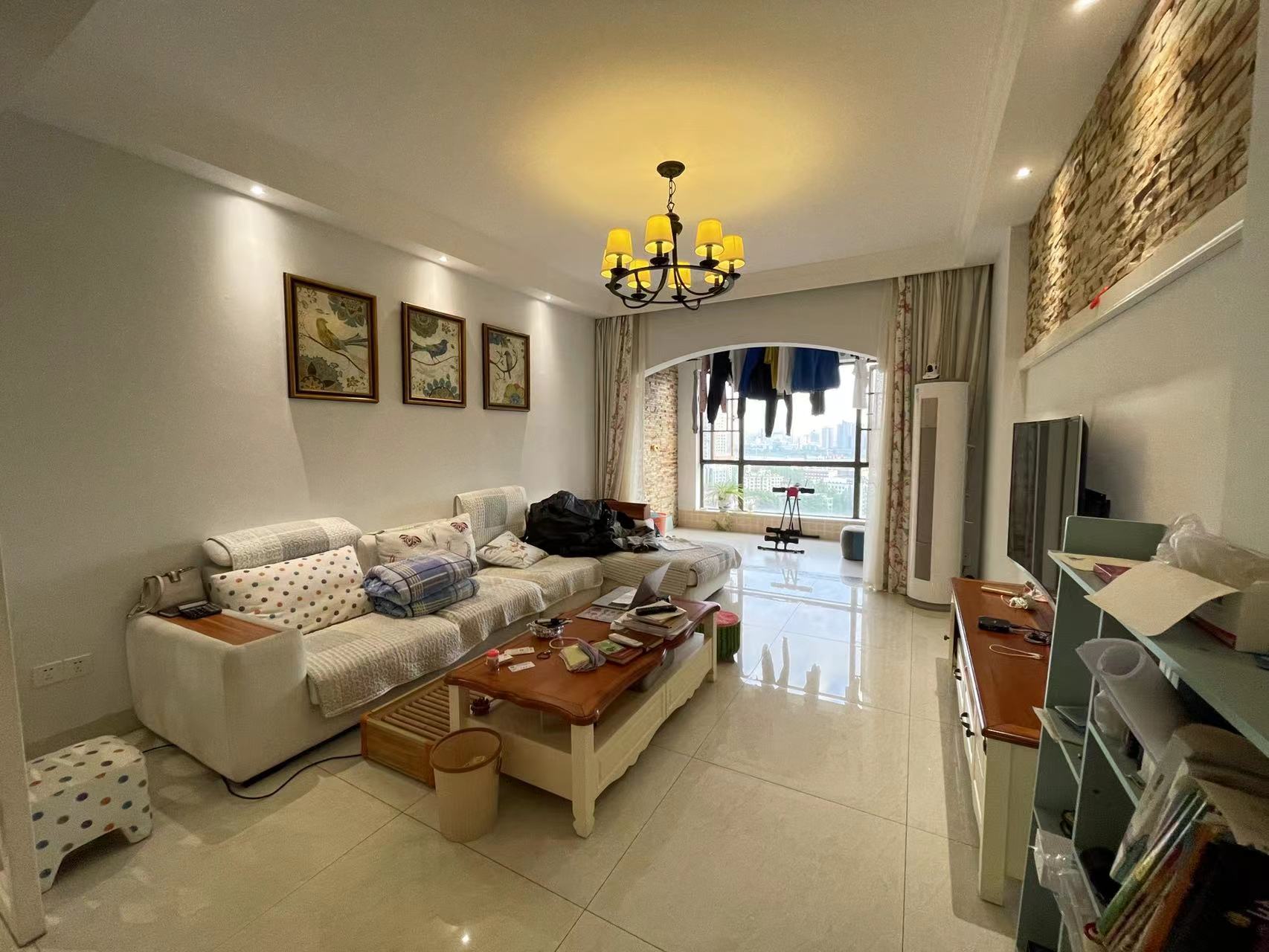 凯旋名门人民中路1006号 3室2厅2卫 84.0万 凯旋名门人民中路1006号 3室2厅2卫 84.0万客厅