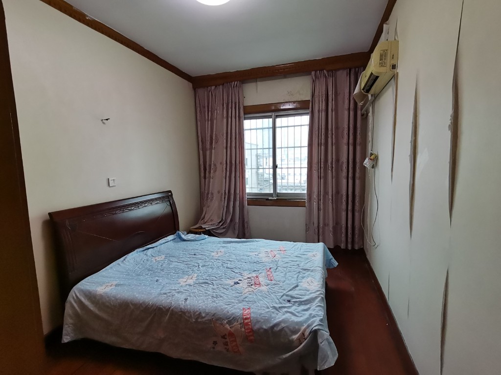 保利建南花园(保利小区) 4室2厅2卫 21.8万 保利建南花园(保利小区) 4室2厅2卫 21.8万客厅