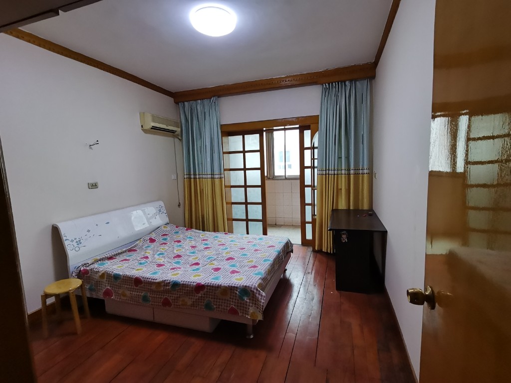 保利建南花园(保利小区) 4室2厅2卫 21.8万 保利建南花园(保利小区) 4室2厅2卫 21.8万客厅