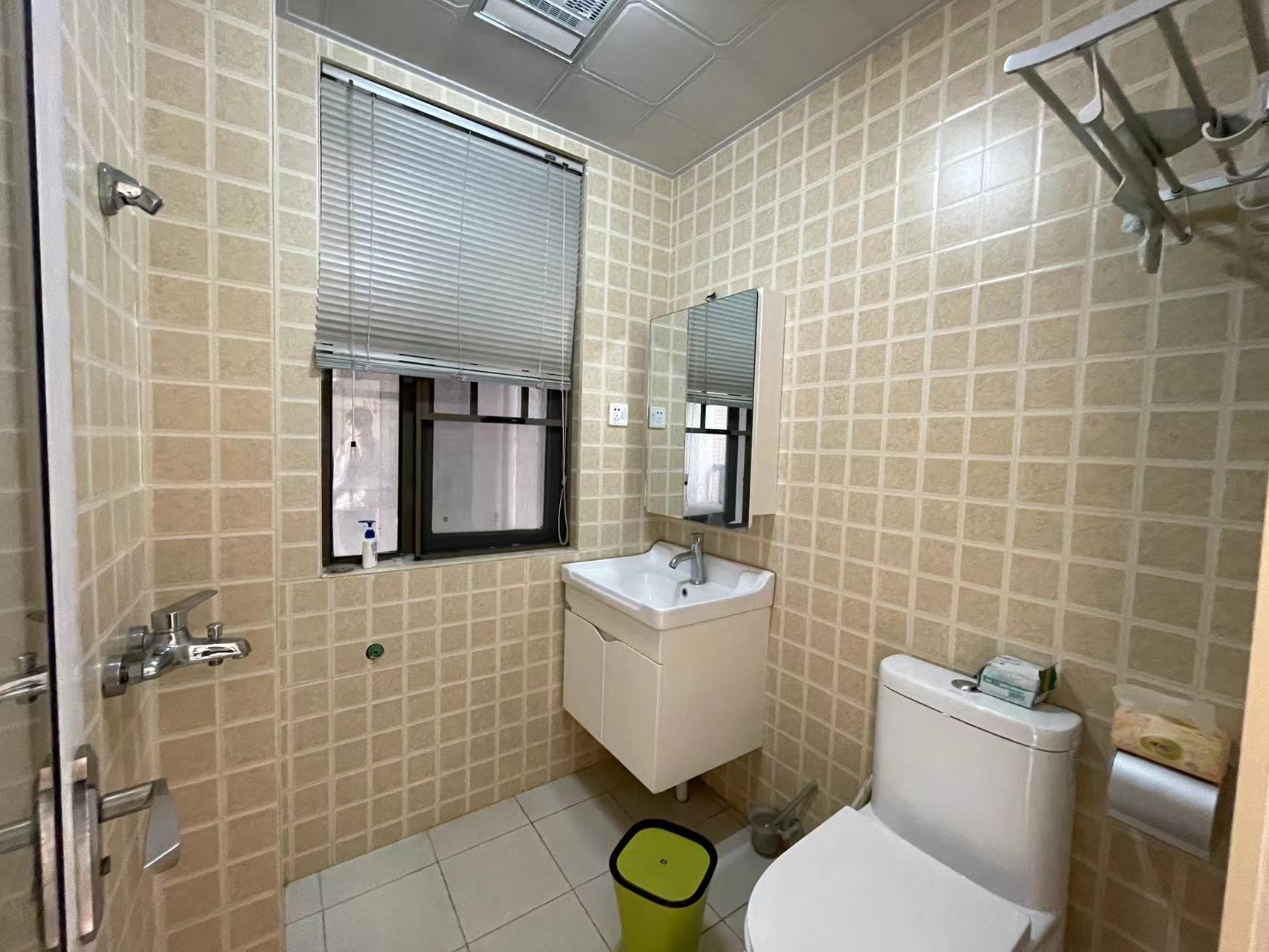 凯旋名门人民中路1006号 3室2厅2卫 84.0万 凯旋名门人民中路1006号 3室2厅2卫 84.0万客厅