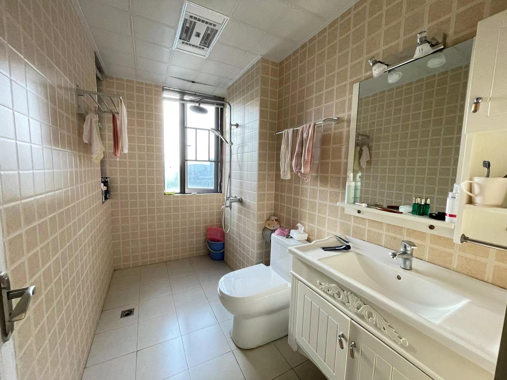 凯旋名门人民中路1006号 3室2厅2卫 84.0万 凯旋名门人民中路1006号 3室2厅2卫 84.0万客厅