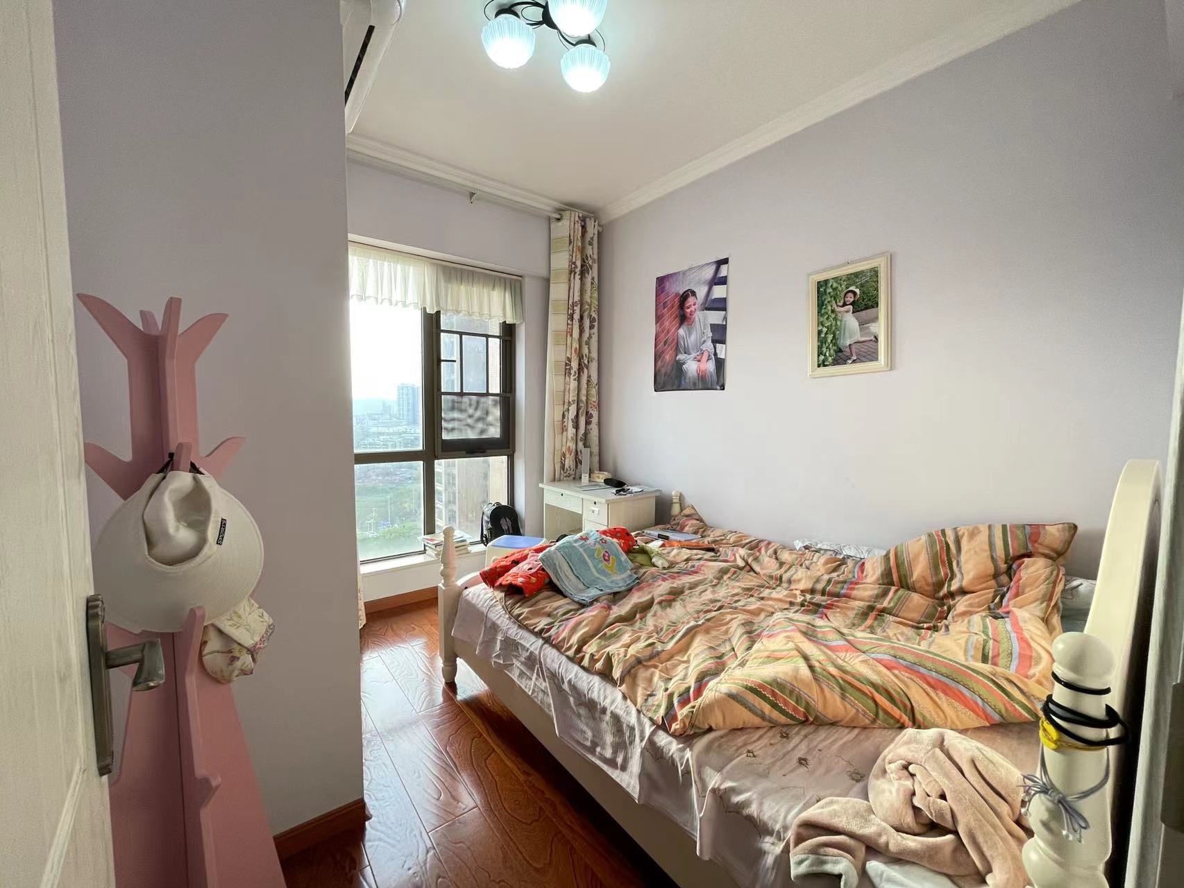 凯旋名门人民中路1006号 3室2厅2卫 84.0万 凯旋名门人民中路1006号 3室2厅2卫 84.0万客厅