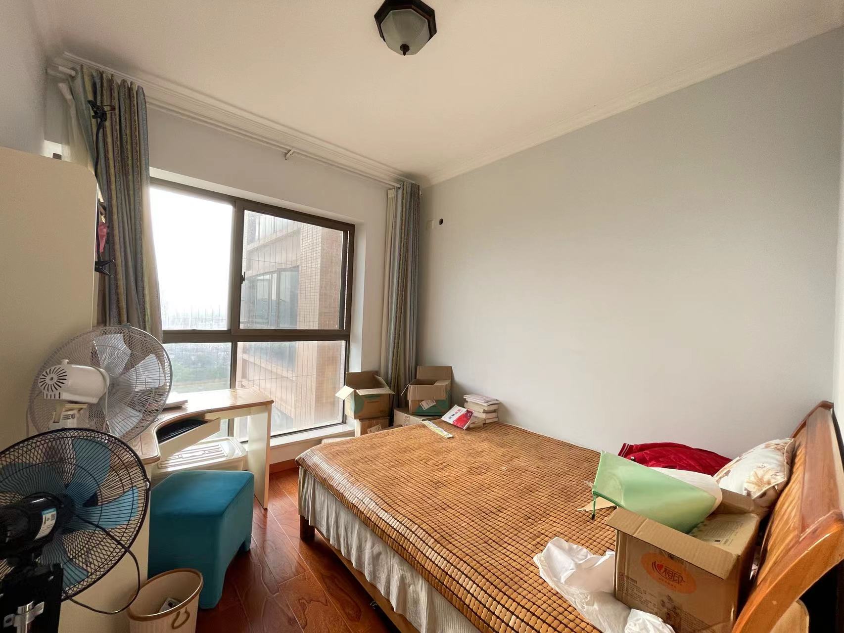 凯旋名门人民中路1006号 3室2厅2卫 84.0万 凯旋名门人民中路1006号 3室2厅2卫 84.0万客厅