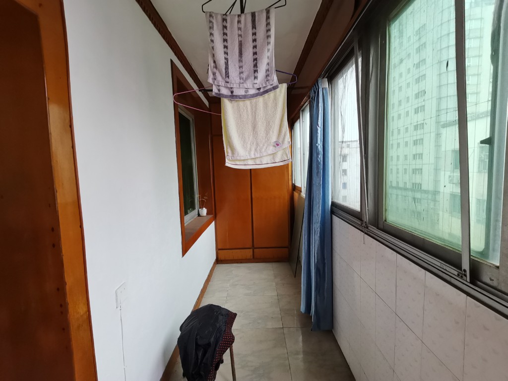 保利建南花园(保利小区) 4室2厅2卫 21.8万 保利建南花园(保利小区) 4室2厅2卫 21.8万客厅