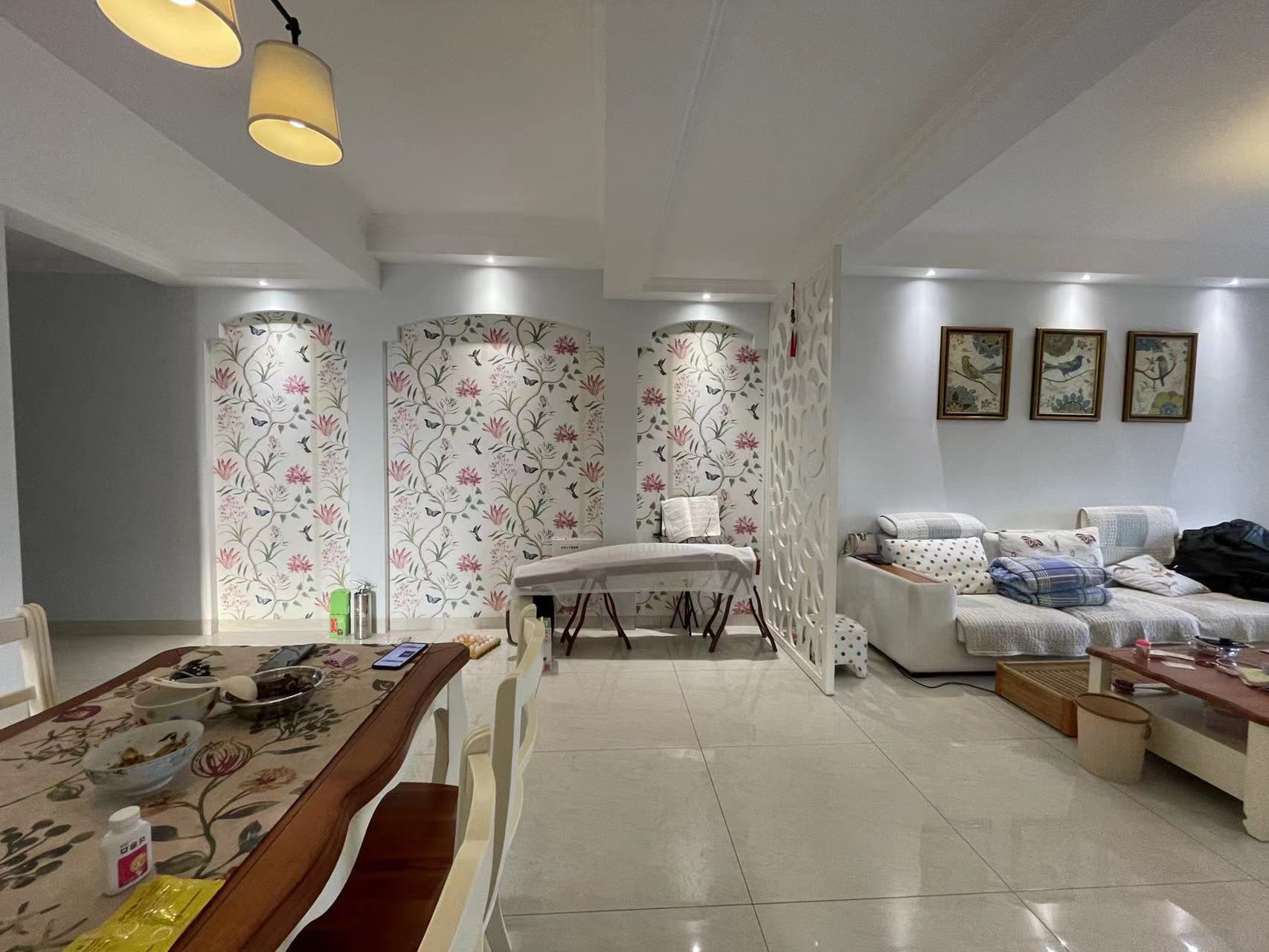 凯旋名门人民中路1006号 3室2厅2卫 84.0万 凯旋名门人民中路1006号 3室2厅2卫 84.0万客厅