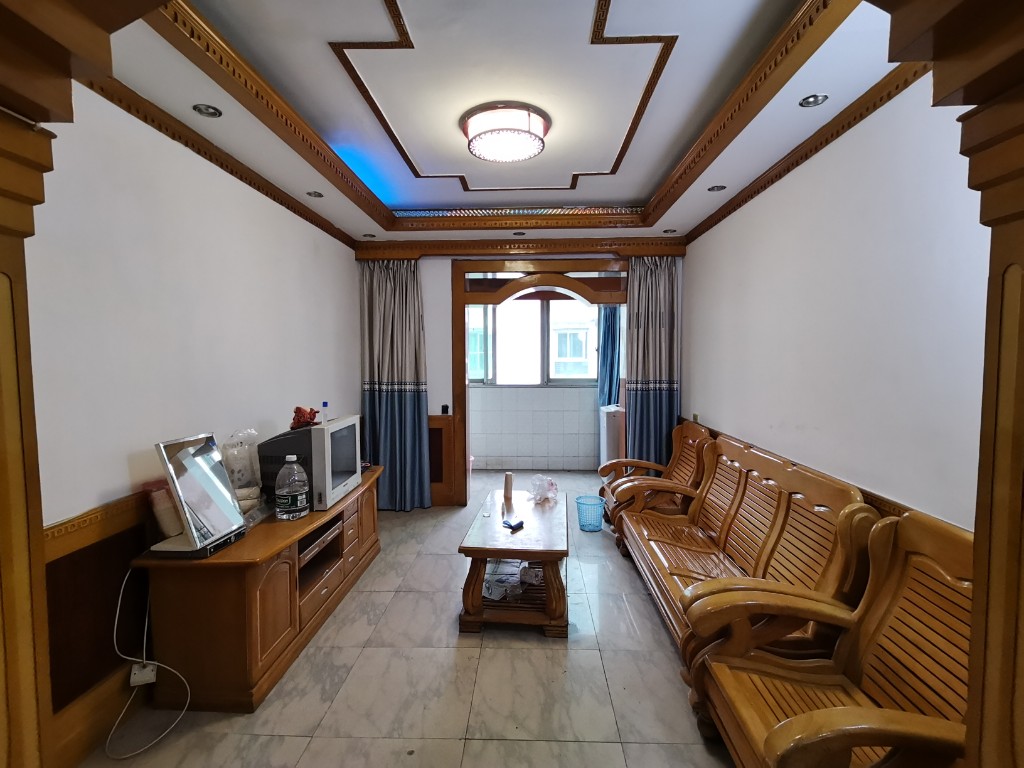 保利建南花园(保利小区) 4室2厅2卫 21.8万 保利建南花园(保利小区) 4室2厅2卫 21.8万客厅