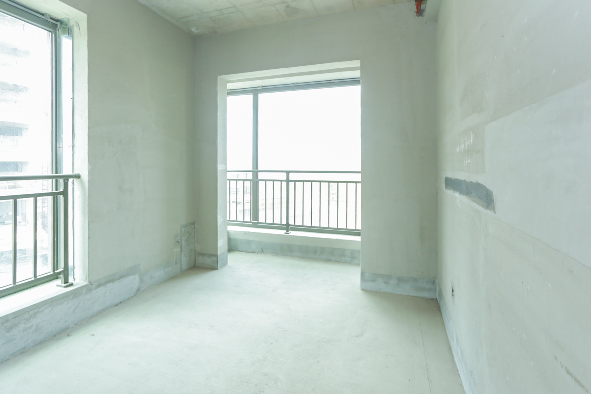 远洋外滩壹号  4室2厅2卫    270.0万其他