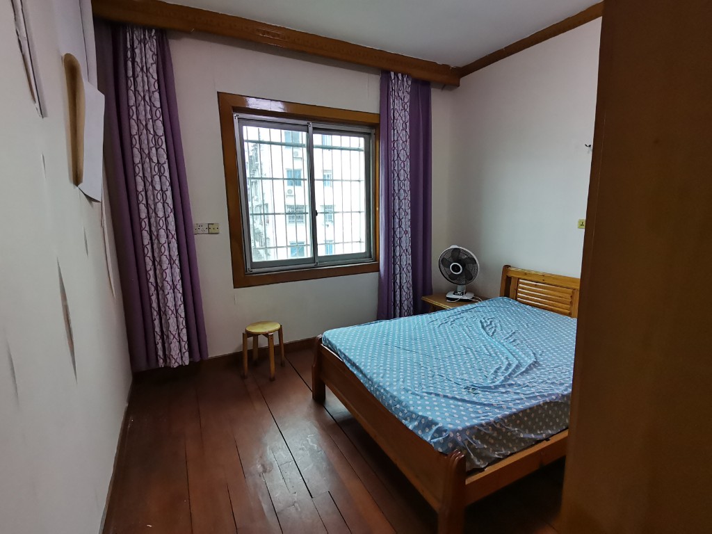 保利建南花园(保利小区) 4室2厅2卫 21.8万 保利建南花园(保利小区) 4室2厅2卫 21.8万客厅