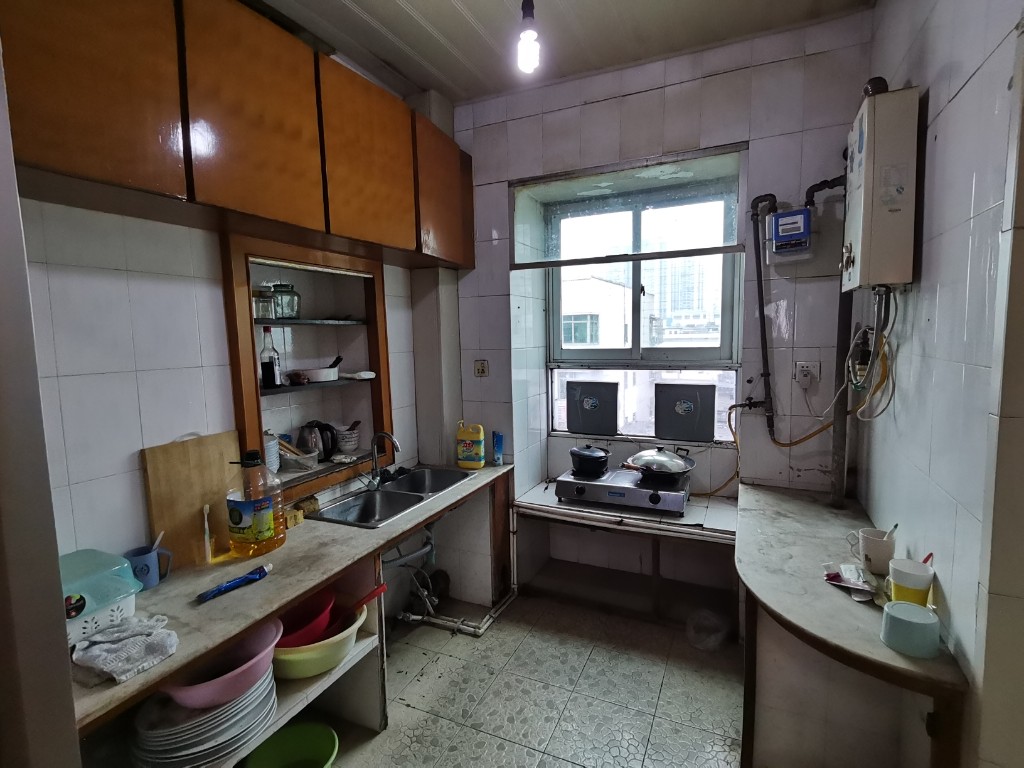 保利建南花园(保利小区) 4室2厅2卫 21.8万 保利建南花园(保利小区) 4室2厅2卫 21.8万客厅