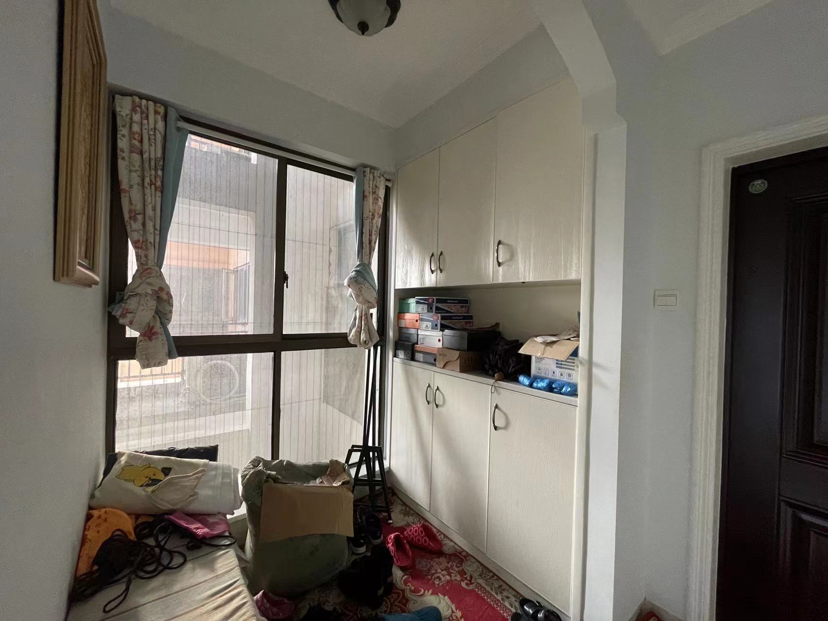 凯旋名门人民中路1006号 3室2厅2卫 84.0万 凯旋名门人民中路1006号 3室2厅2卫 84.0万客厅