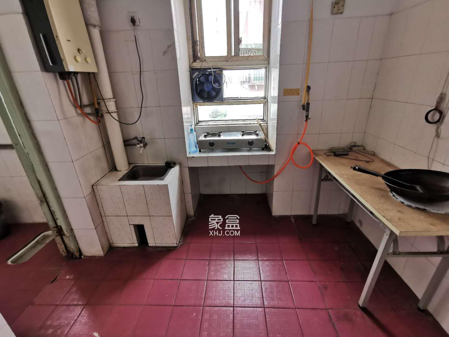 德政花苑  3室2厅1卫   40.00万客厅