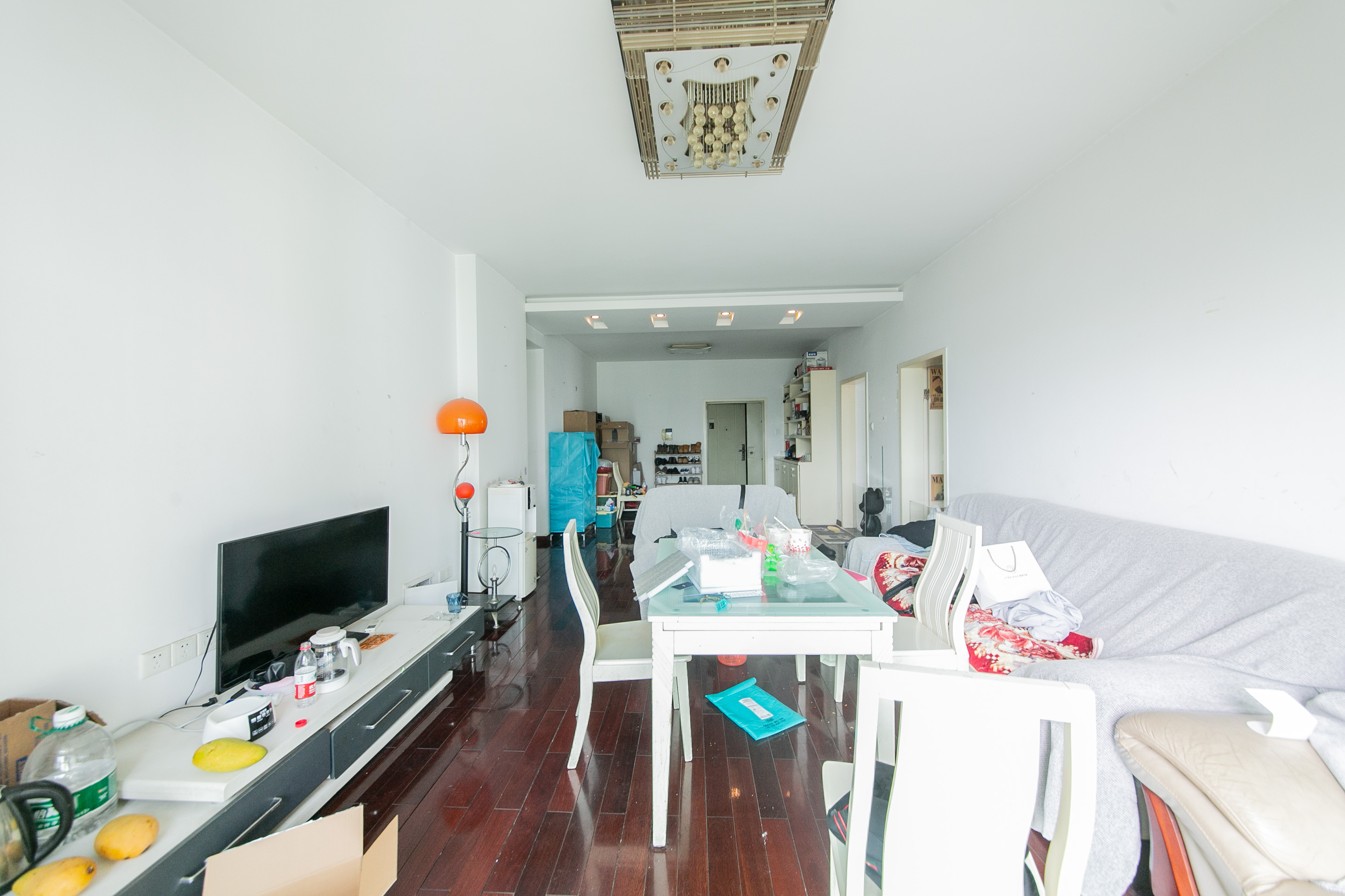 锦绣华天  3室2厅2卫    130.0万 锦绣华天  3室2厅2卫    130.0万客厅