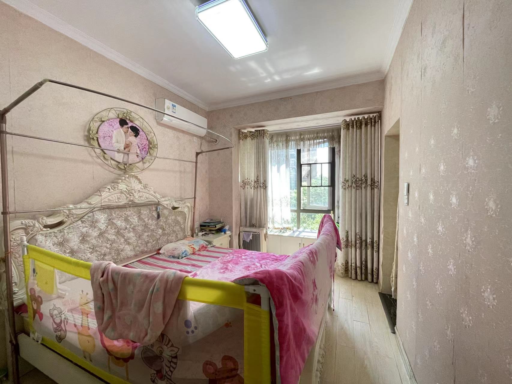 凯旋名门人民中路1006号 4室2厅2卫 108.0万 凯旋名门人民中路1006号 4室2厅2卫 108.0万客厅