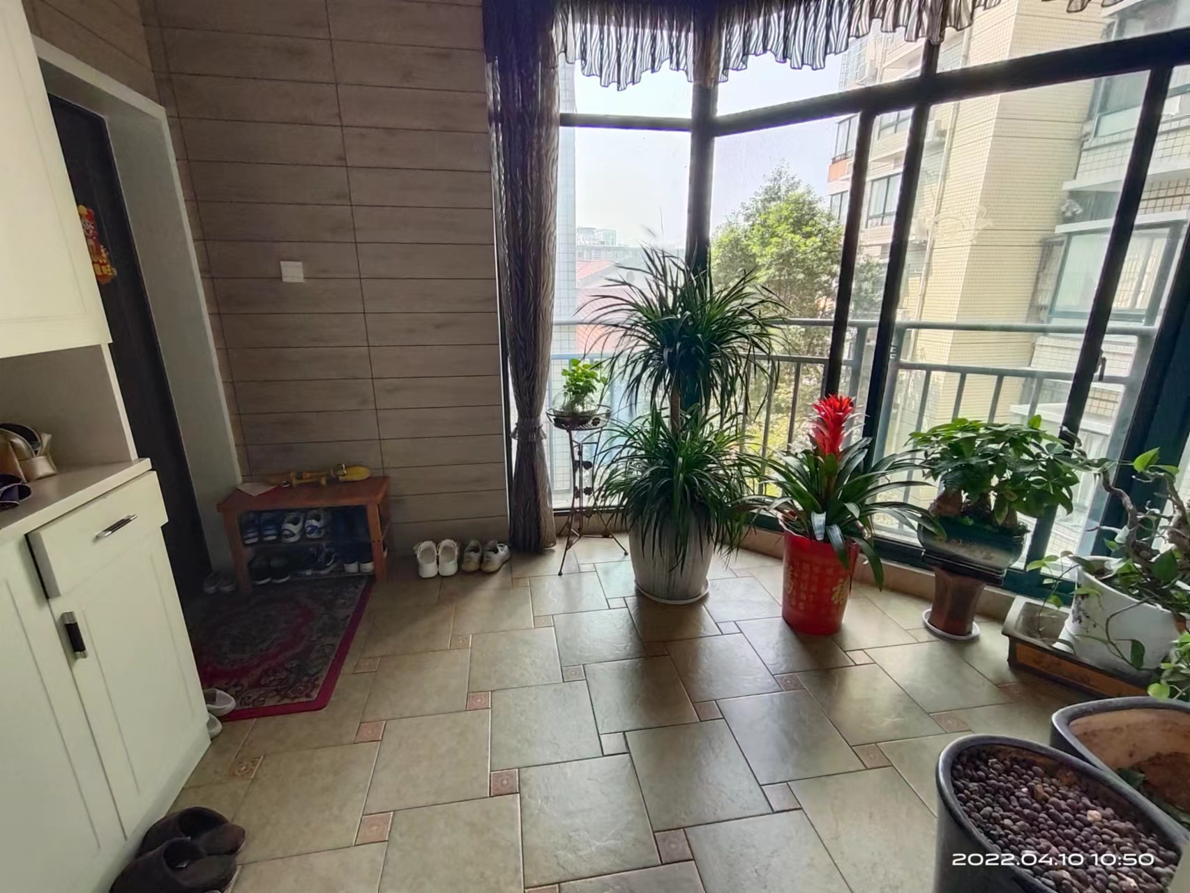 西域名邸  4室2厅2卫    125.0万 西域名邸  4室2厅2卫    125.0万客厅