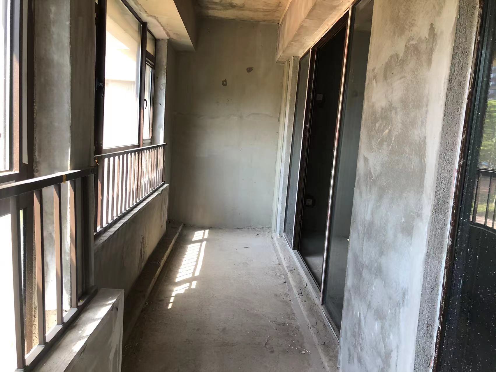 翡翠公园(北大资源) 4室2厅1卫 110.0万 翡翠公园(北大资源) 4室2厅1卫 110.0万客厅