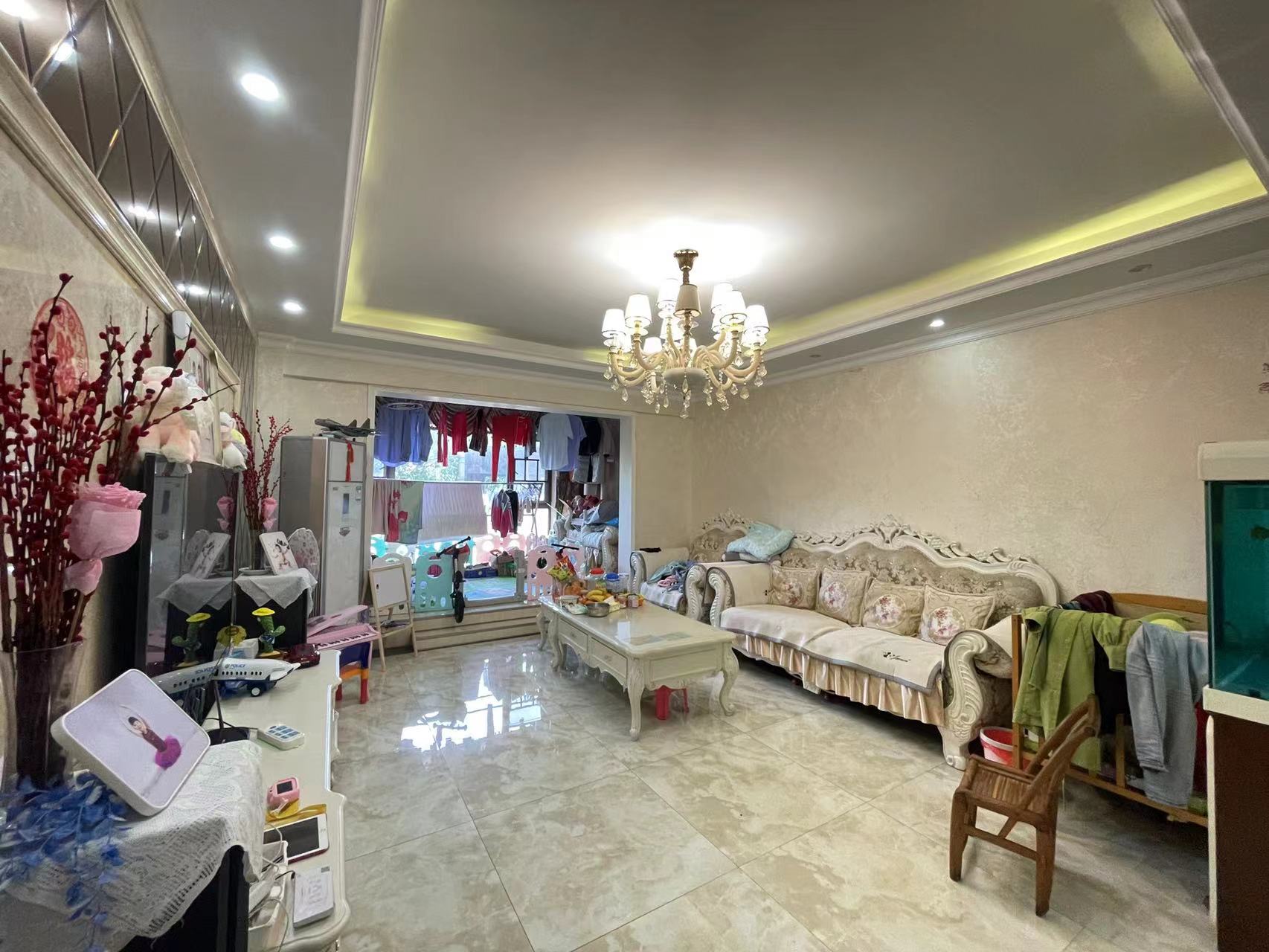 凯旋名门人民中路1006号 4室2厅2卫 108.0万 凯旋名门人民中路1006号 4室2厅2卫 108.0万客厅