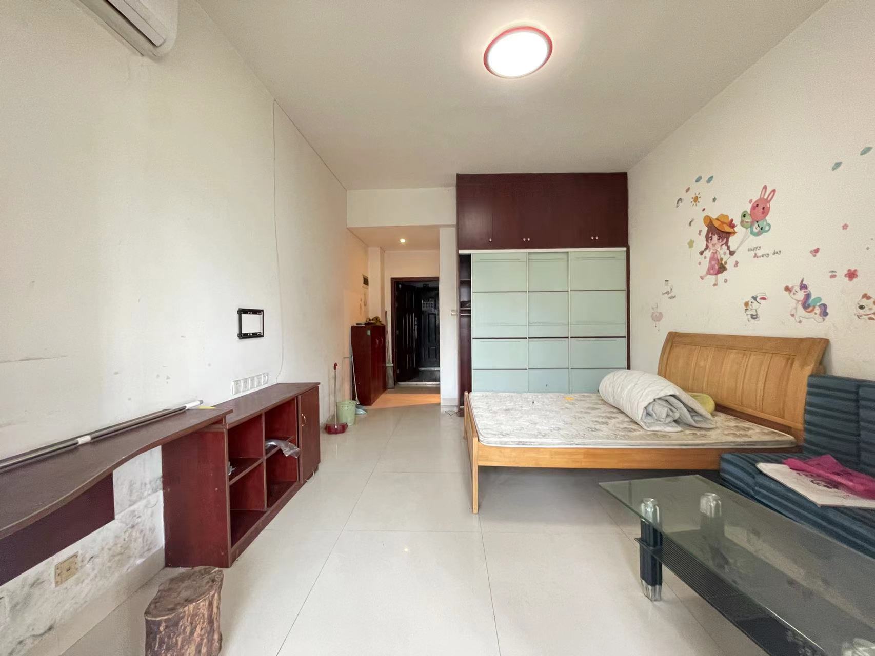 蓝筹公寓1栋 1室1厅1卫 23.0万 蓝筹公寓1栋 1室1厅1卫 23.0万客厅