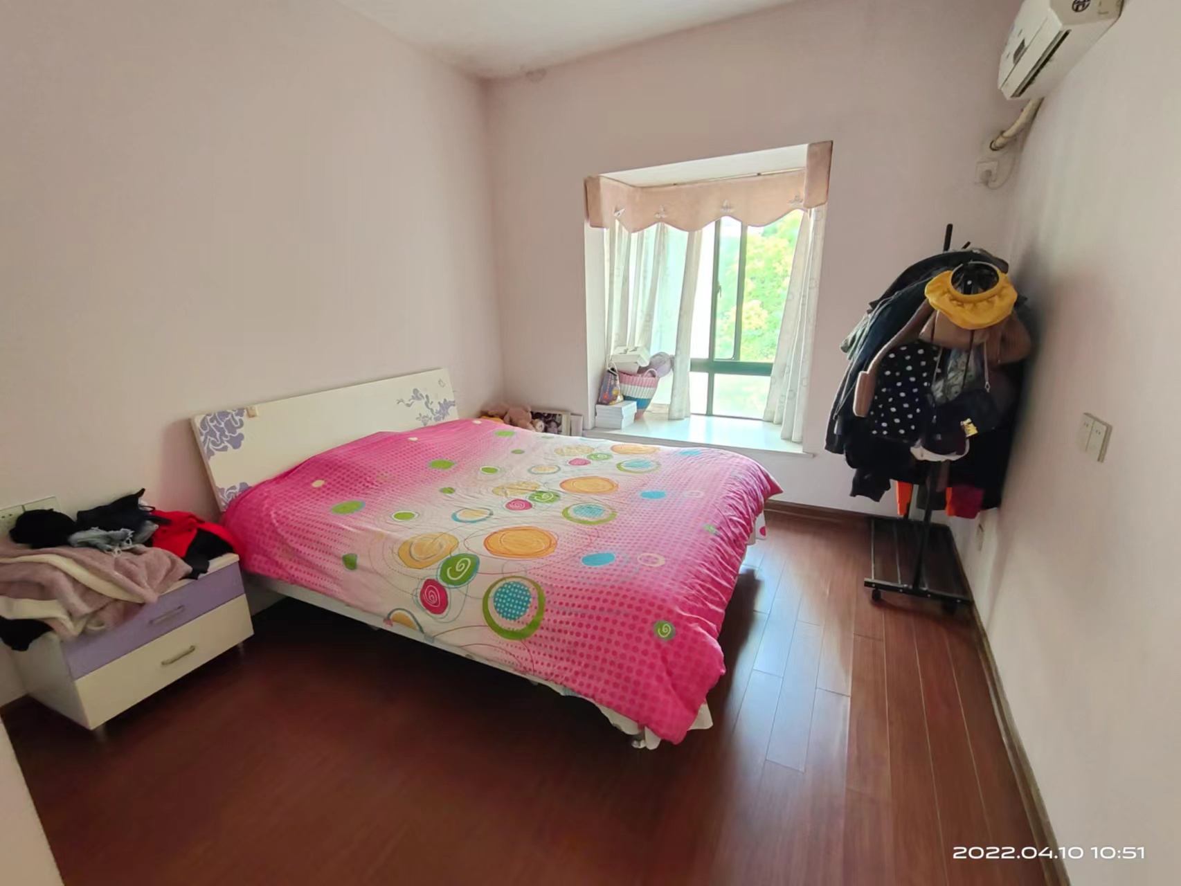 西域名邸  4室2厅2卫    125.0万 西域名邸  4室2厅2卫    125.0万客厅