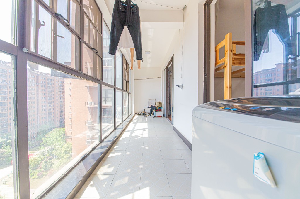 鑫远和城（一、二期）  4室2厅2卫    148.0万阳台