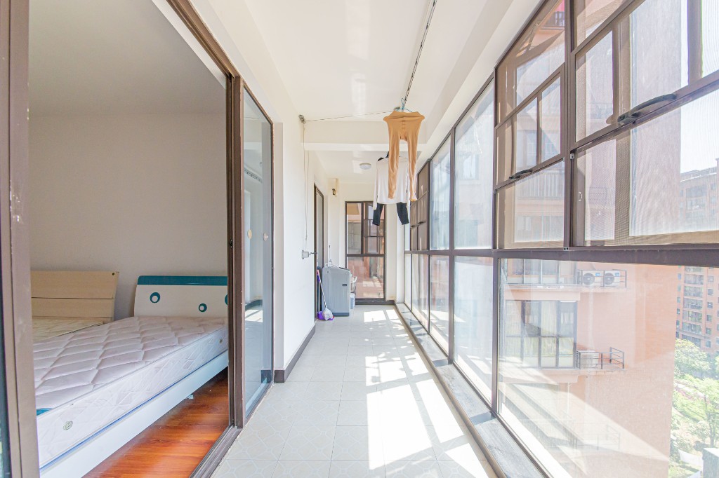 鑫远和城（一、二期）  4室2厅2卫    148.0万阳台