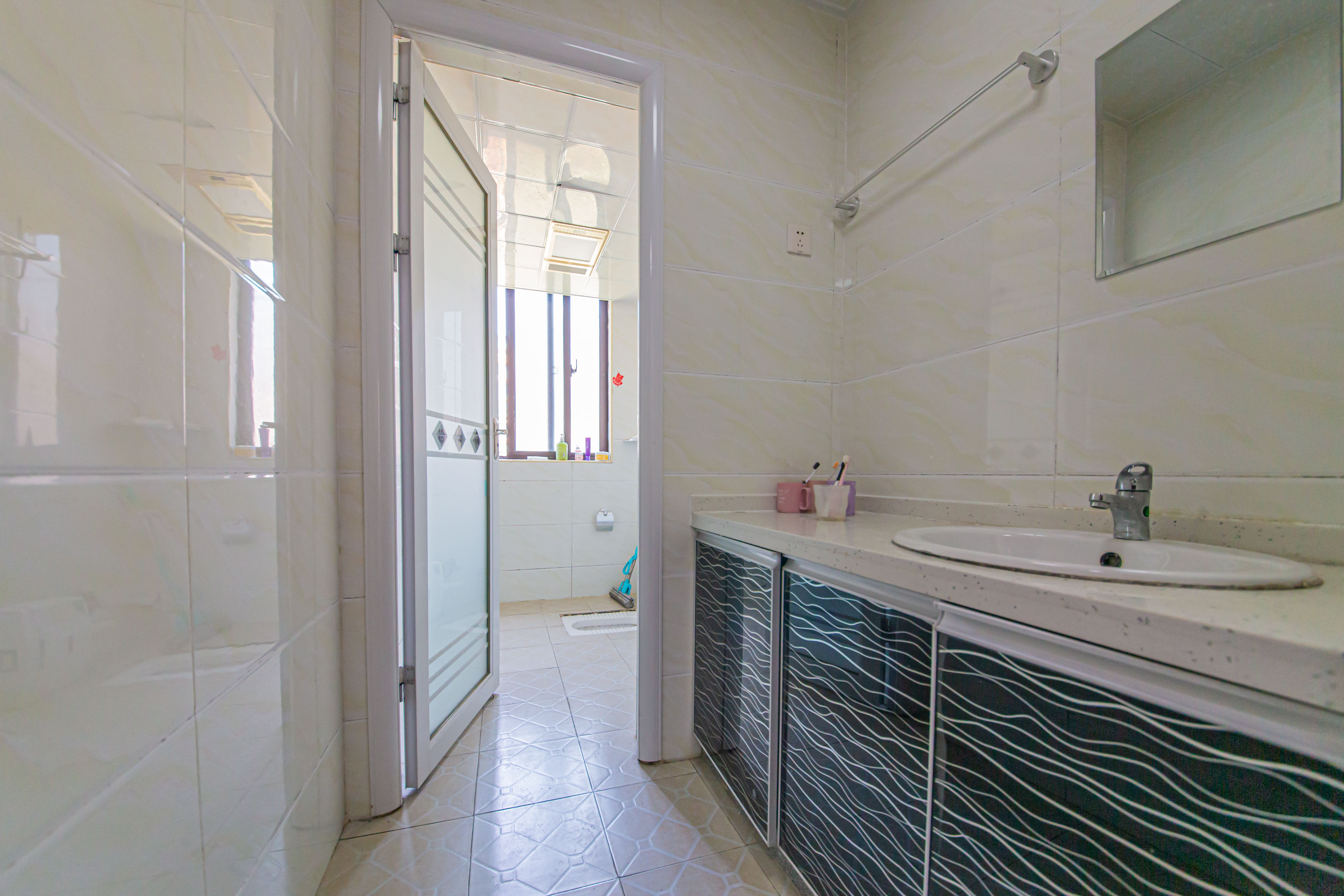 鑫远和城（一、二期）  4室2厅2卫    148.0万卫生间