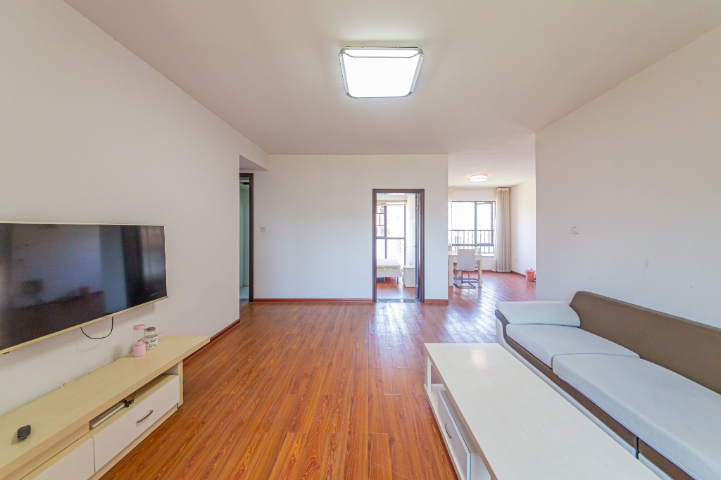 鑫远和城（一、二期）  4室2厅2卫    148.0万客厅