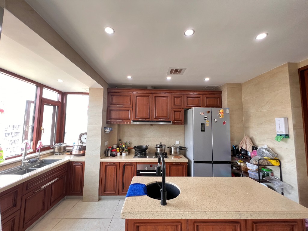 蓝溪谷  4室2厅3卫    123.0万 蓝溪谷  4室2厅3卫    123.0万客厅