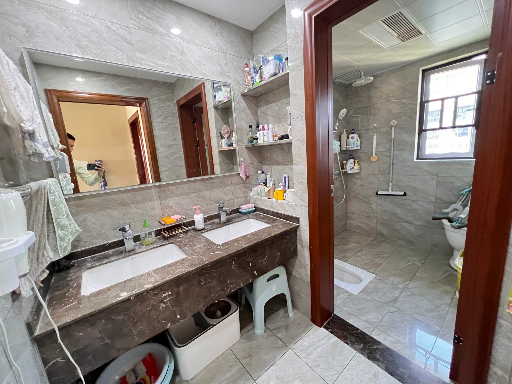 蓝溪谷  4室2厅3卫    123.0万 蓝溪谷  4室2厅3卫    123.0万客厅