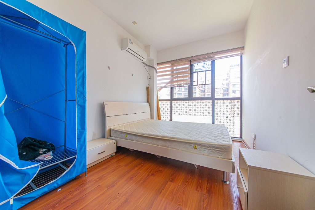 鑫远和城（一、二期）  4室2厅2卫    148.0万卧室