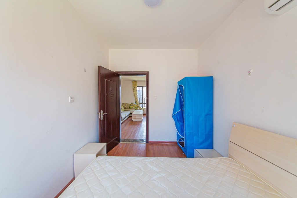 鑫远和城（一、二期）  4室2厅2卫    148.0万卧室