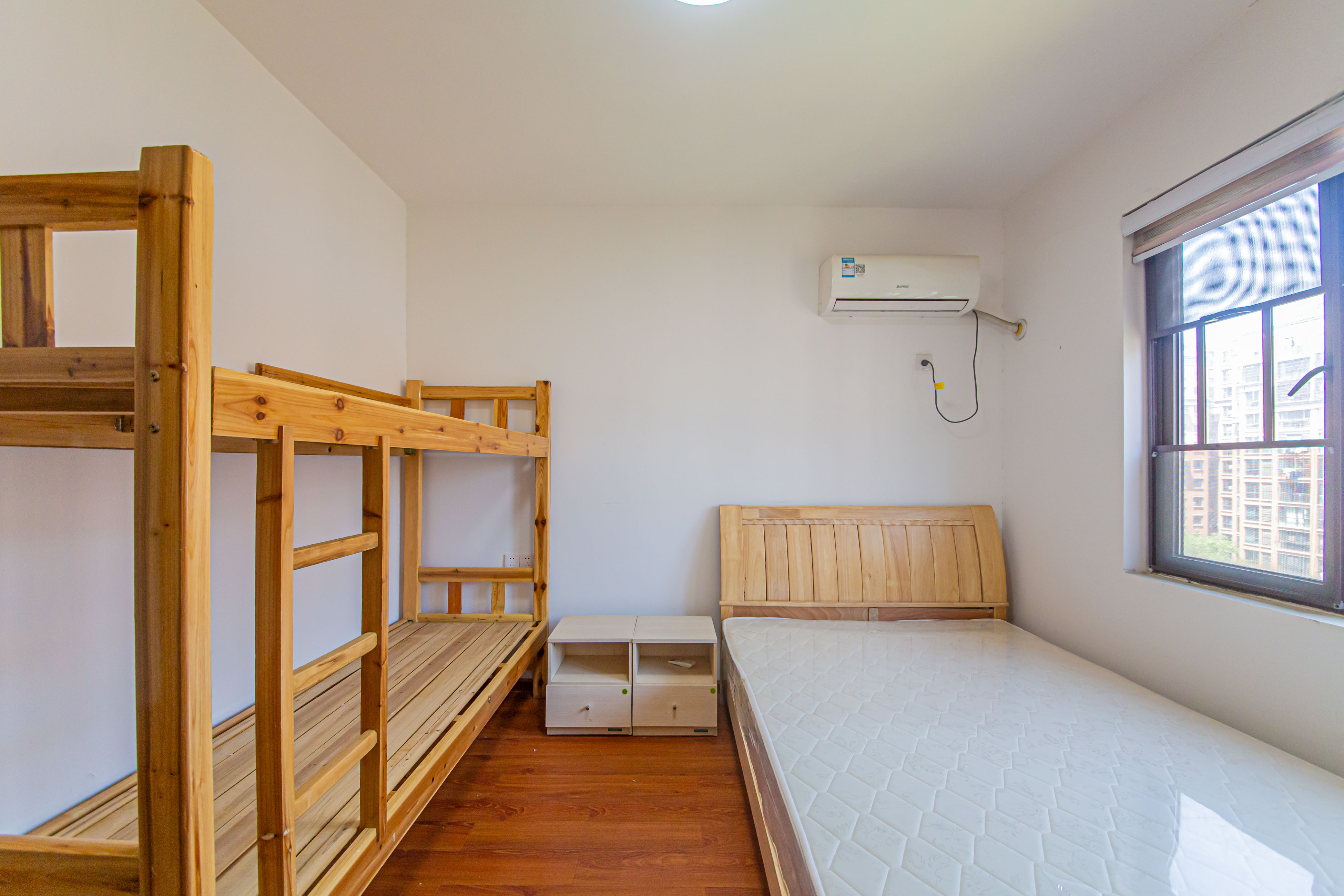 鑫远和城（一、二期）  4室2厅2卫    148.0万卧室