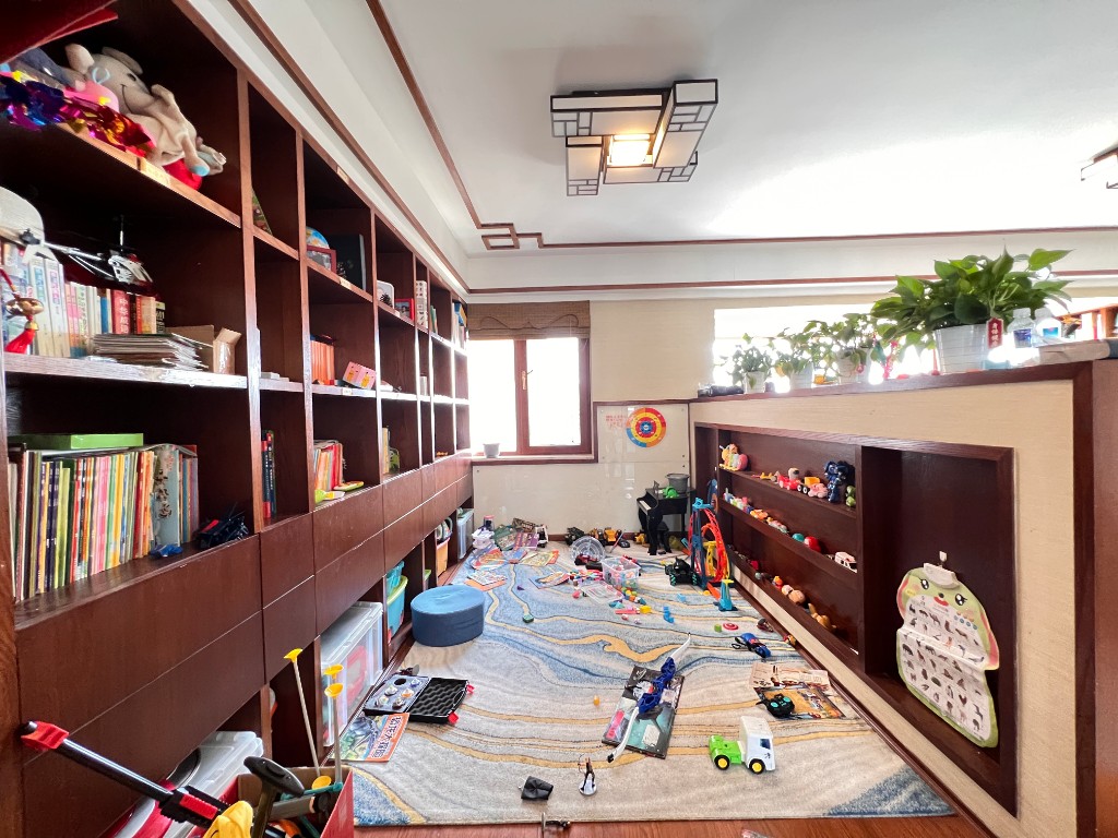 蓝溪谷  4室2厅3卫    123.0万 蓝溪谷  4室2厅3卫    123.0万客厅