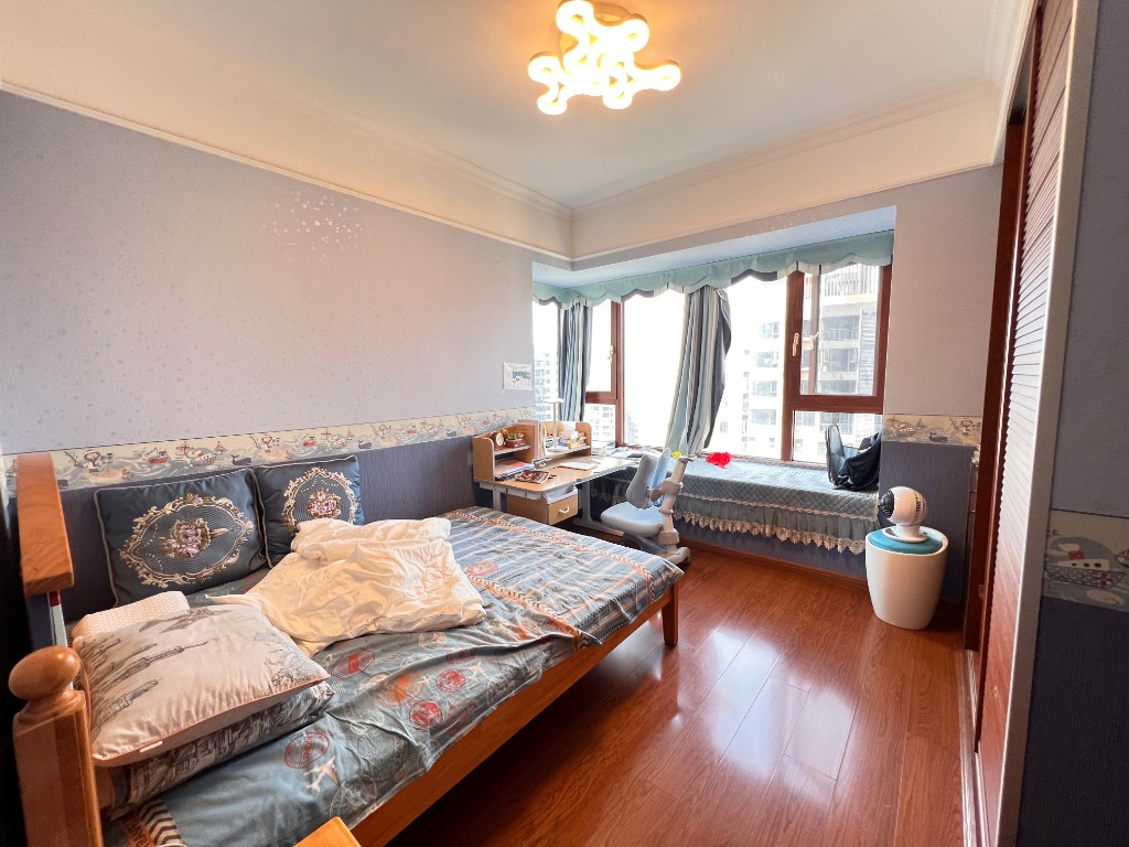 蓝溪谷  4室2厅3卫    123.0万 蓝溪谷  4室2厅3卫    123.0万客厅