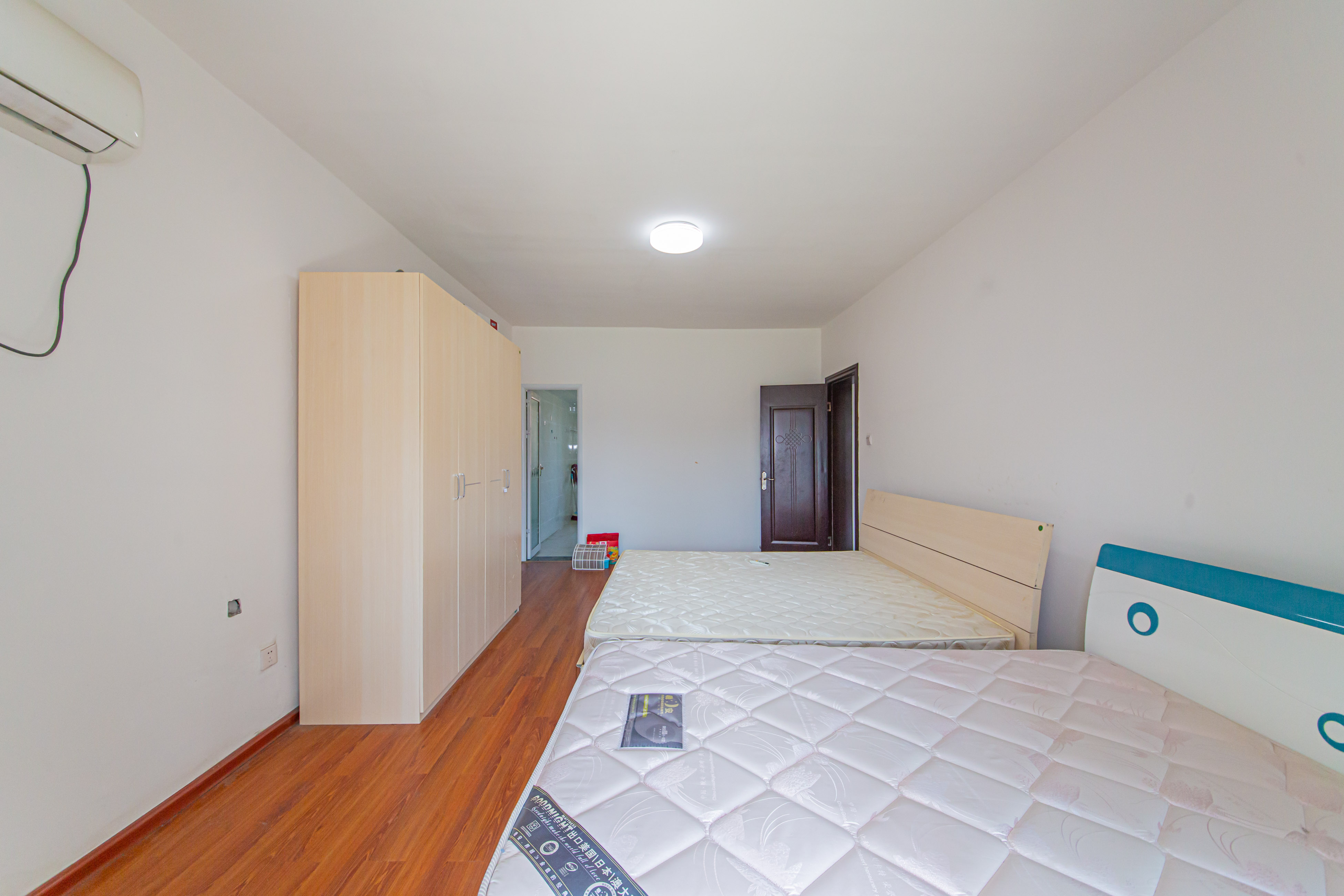 鑫远和城（一、二期）  4室2厅2卫    148.0万卧室