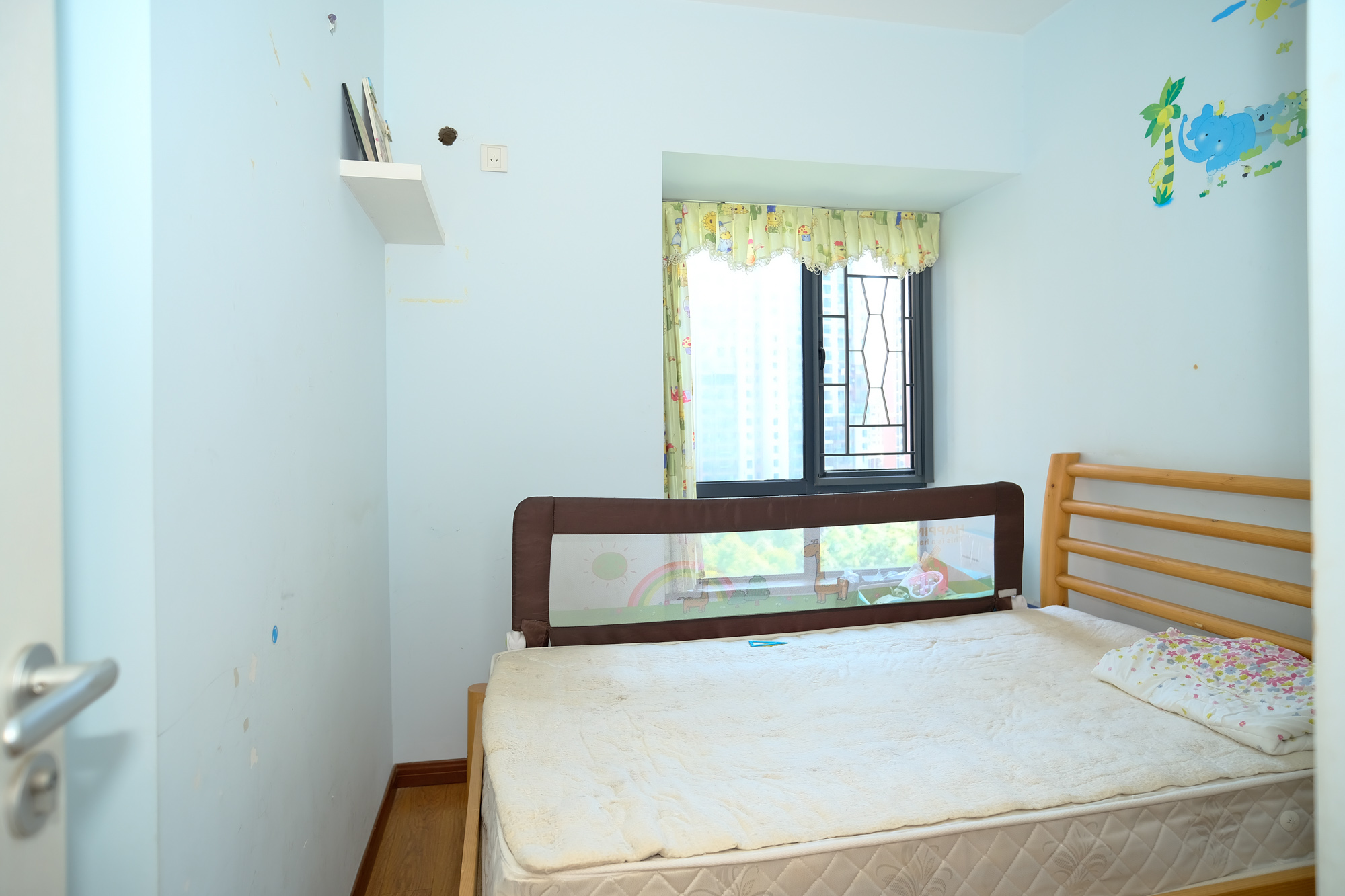 盛地尊域  5室2厅2卫    97.8万卧室