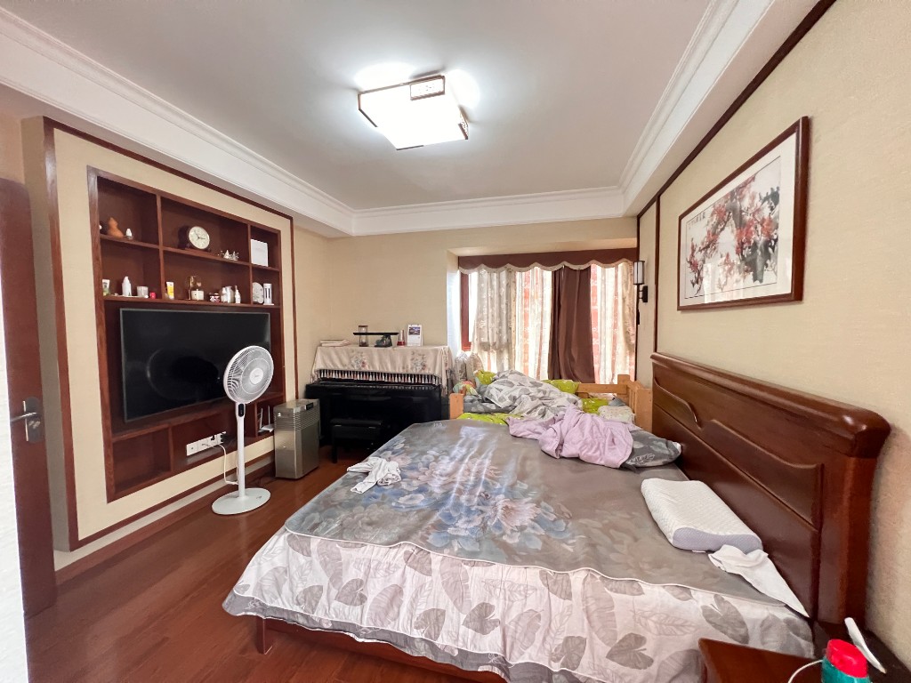 蓝溪谷  4室2厅3卫    123.0万 蓝溪谷  4室2厅3卫    123.0万客厅