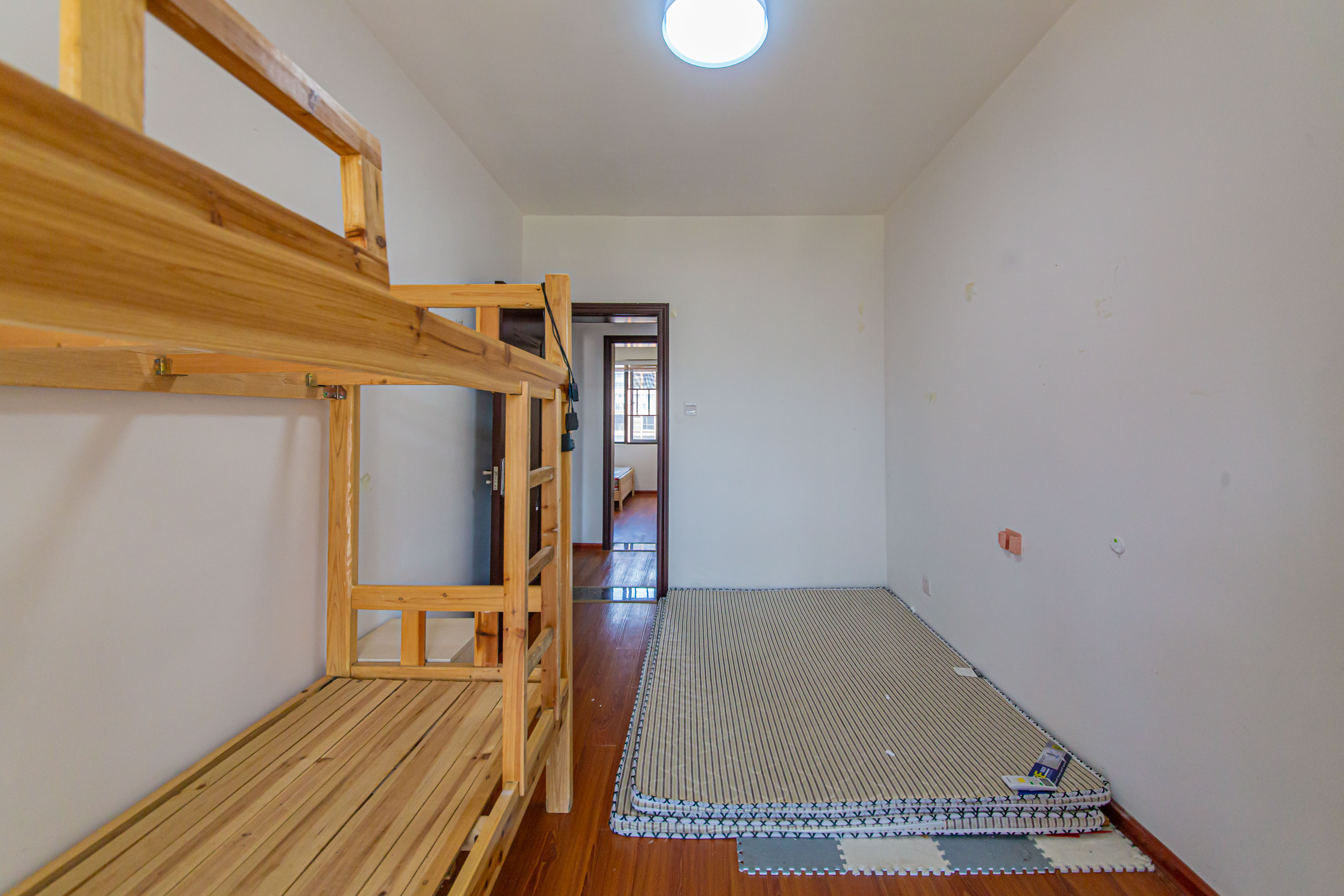 鑫远和城（一、二期）  4室2厅2卫    148.0万卧室